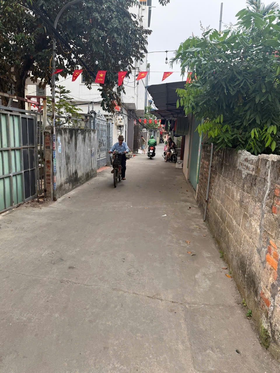 BÁN ĐẤT PHỐ TRẠI LẺ - CHỦ RẤT CẦN BÁN - NGÕ Ô TÔ TRÁNH GIÁ NHƯ NGÕ XE MÁY