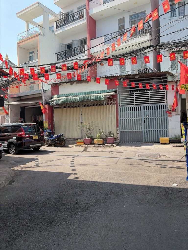 Nhà bán mặt tiền kinh doanh, trần bá giao