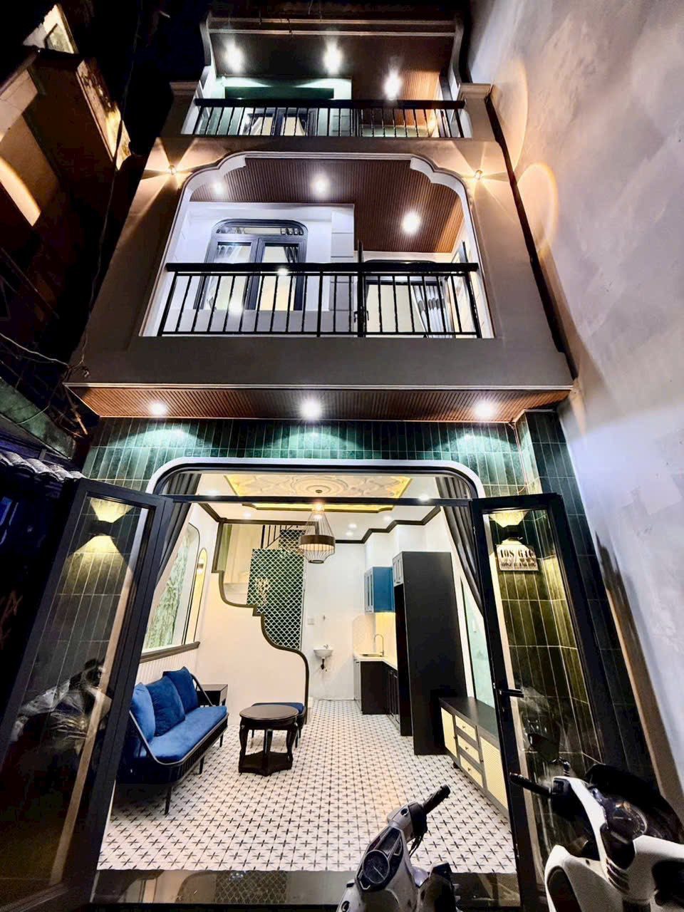 Bán nhầ khu Vip Trần Bá Giao 38,5m2 giá 2 tỷ 400tr . SHR , bao nội thất