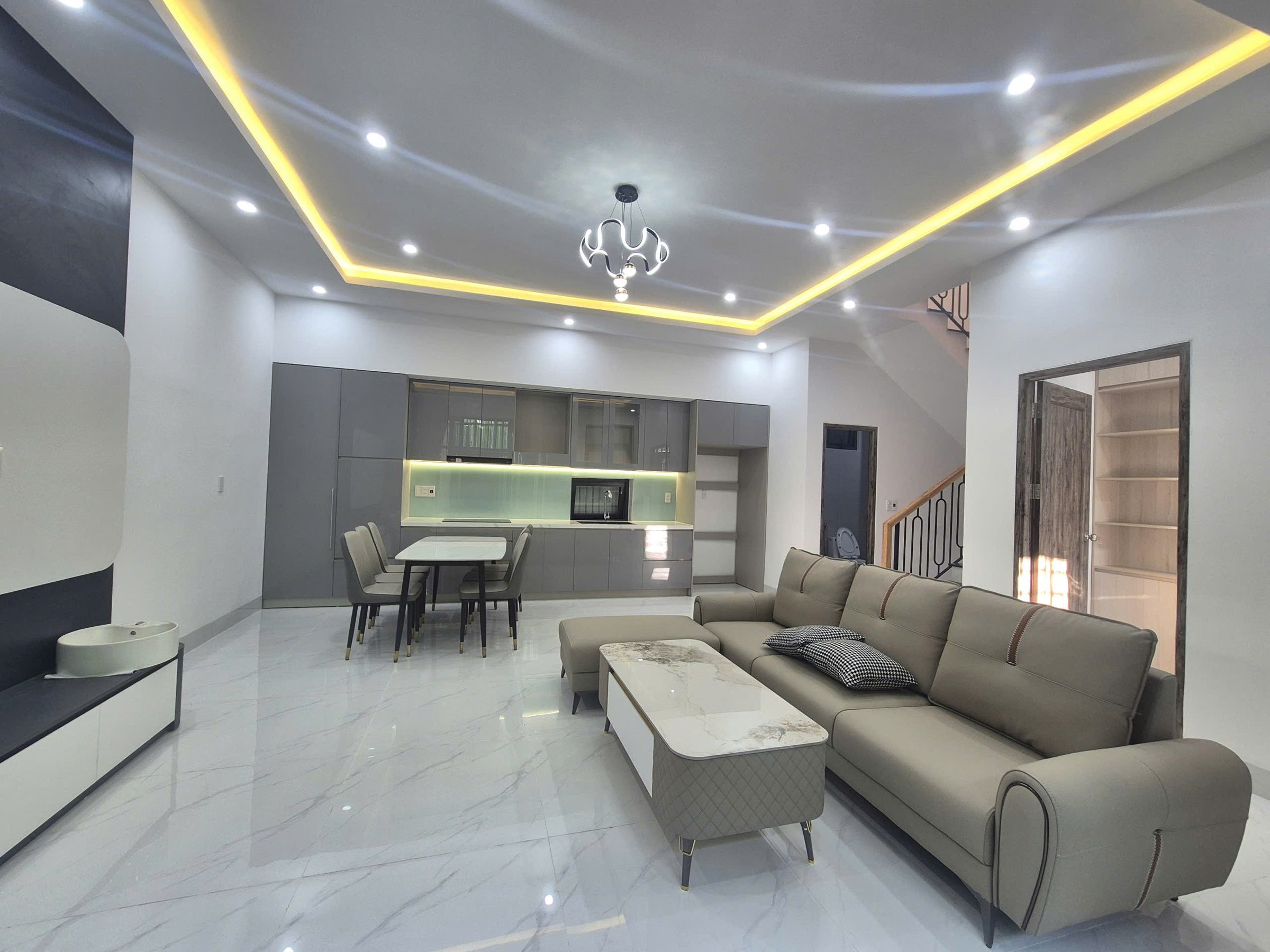 Bán nhà 2 tầng kiệtTrần Cao Vân - nhà cách đường chính chỉ 20m