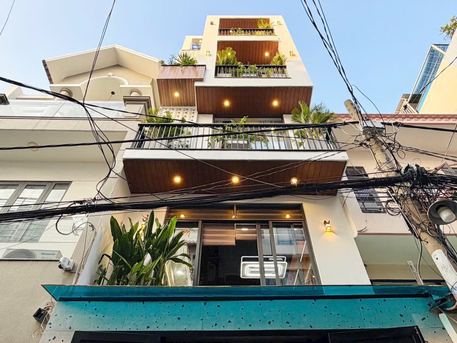 Tôi thiện chí bán nhà đường 7m Trần Cao Vân, P6, Q 3, DT 80,5m2, giá 2 tỷ 980tr, thuê 24tr, sổ riêng