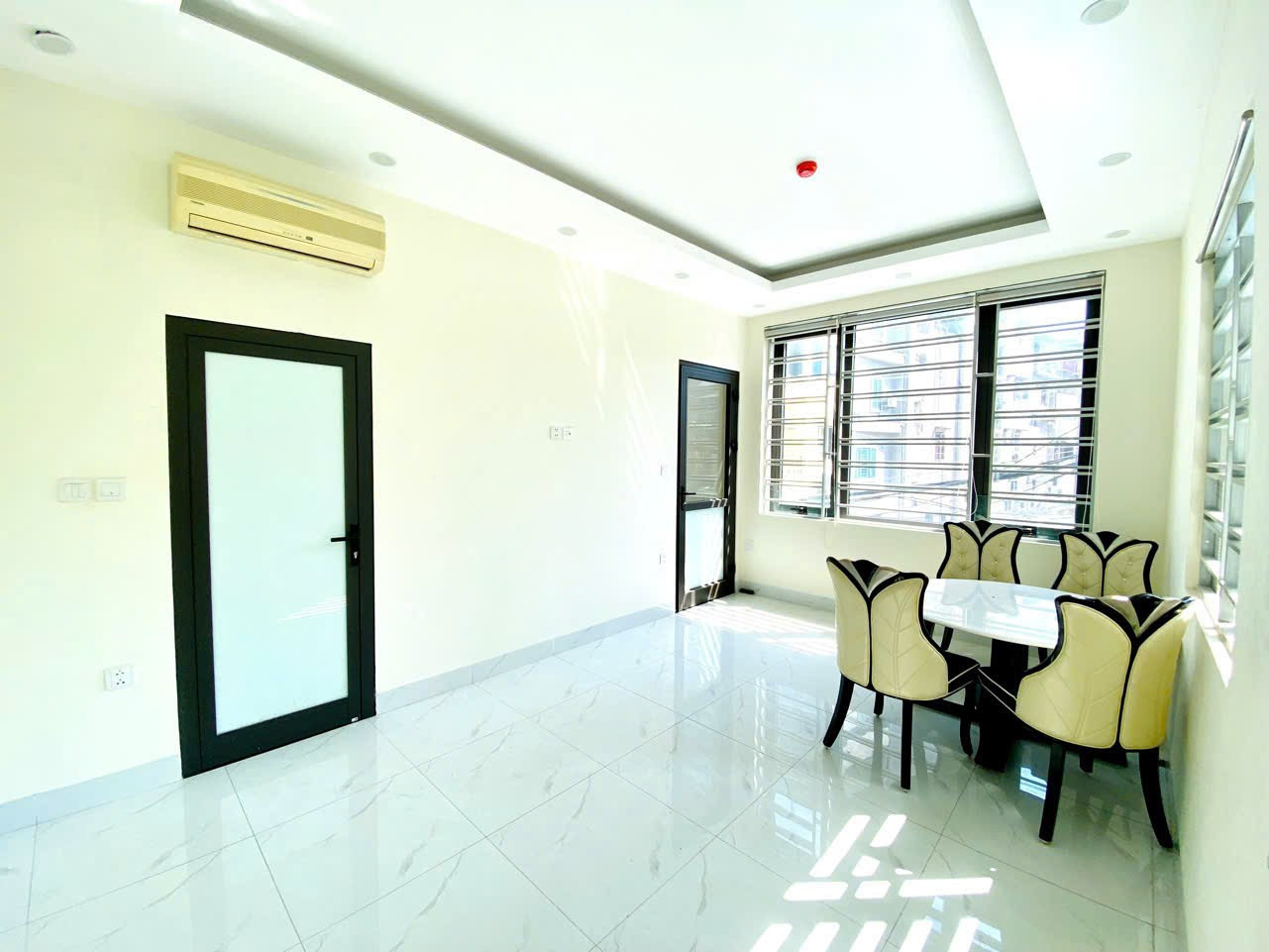 MẶT BẰNG ĐẸP – GIÁ TỐT  – CHÍNH CHỦ CẦN CHO THUÊ TẠI  tầng 3 ngõ 42 Trần Cung