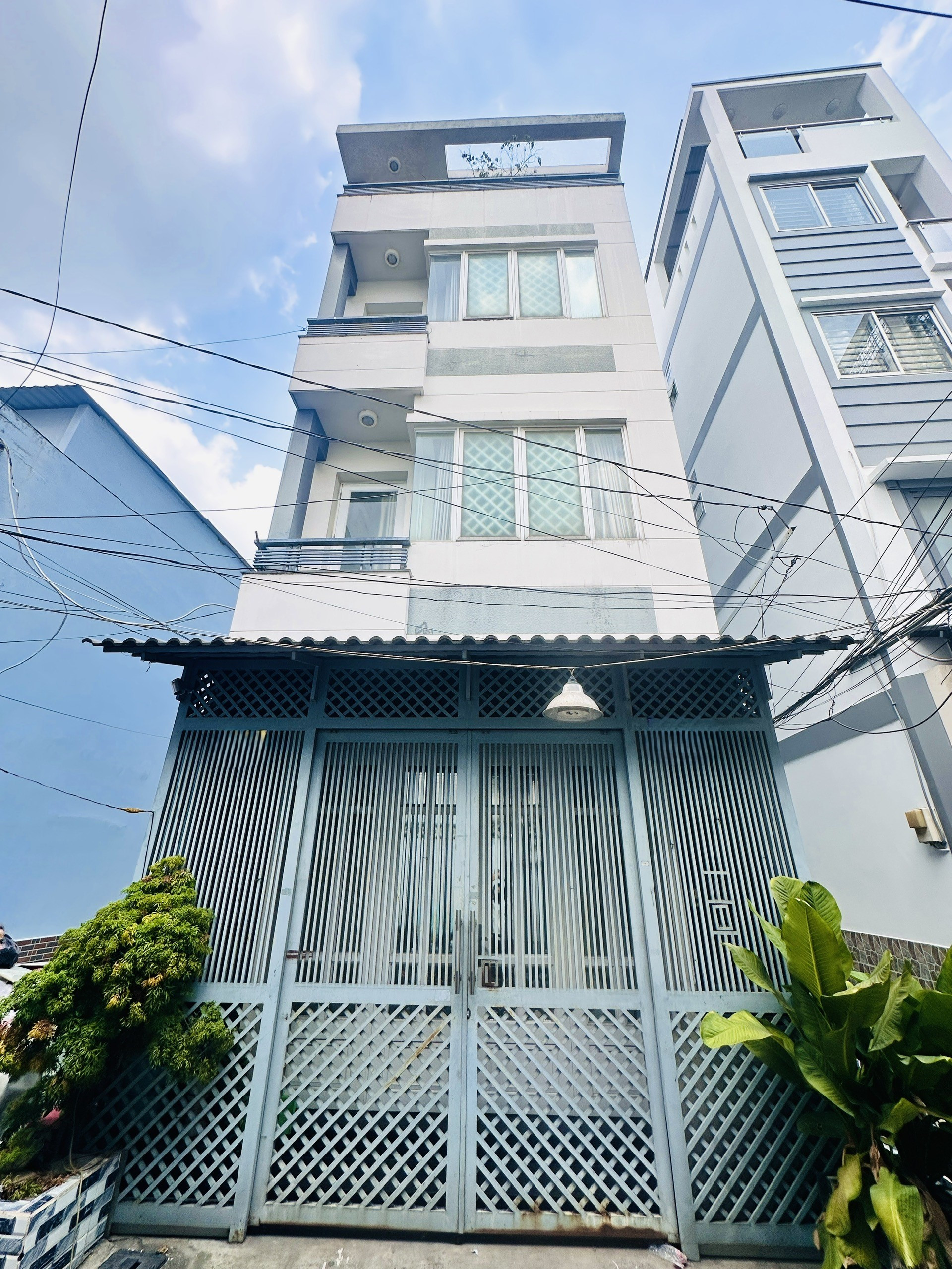 Bán nhà trung tâm Quận 1 đường Trần Đình Xu, 50m² 3 tầng 4 phòng ngủ giá 12 tỷ