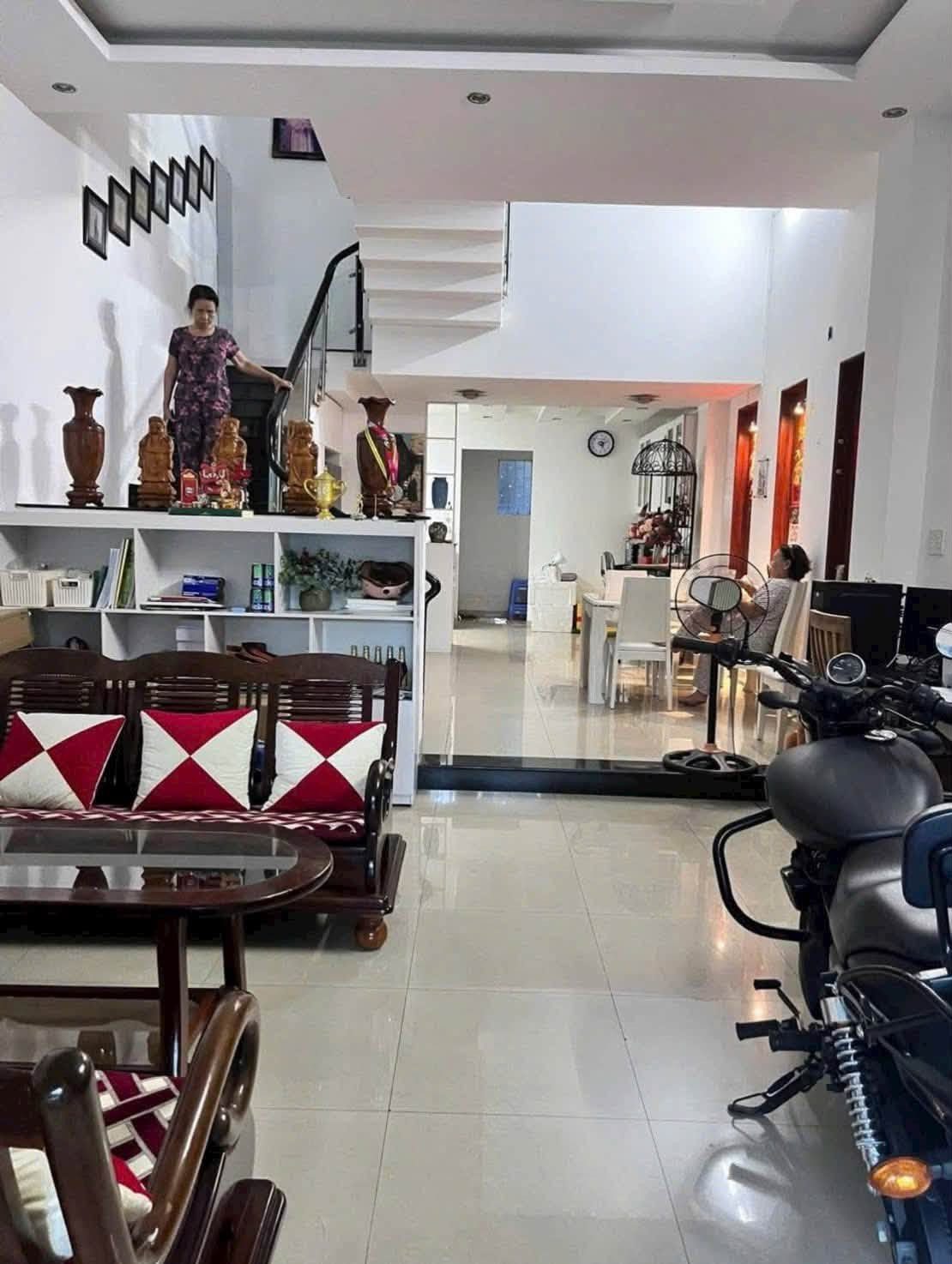 Bán nhà 3 tầng 3 mê mặt tiền Trần Đức Thảo khu Hoà Cường Đà Nẵng