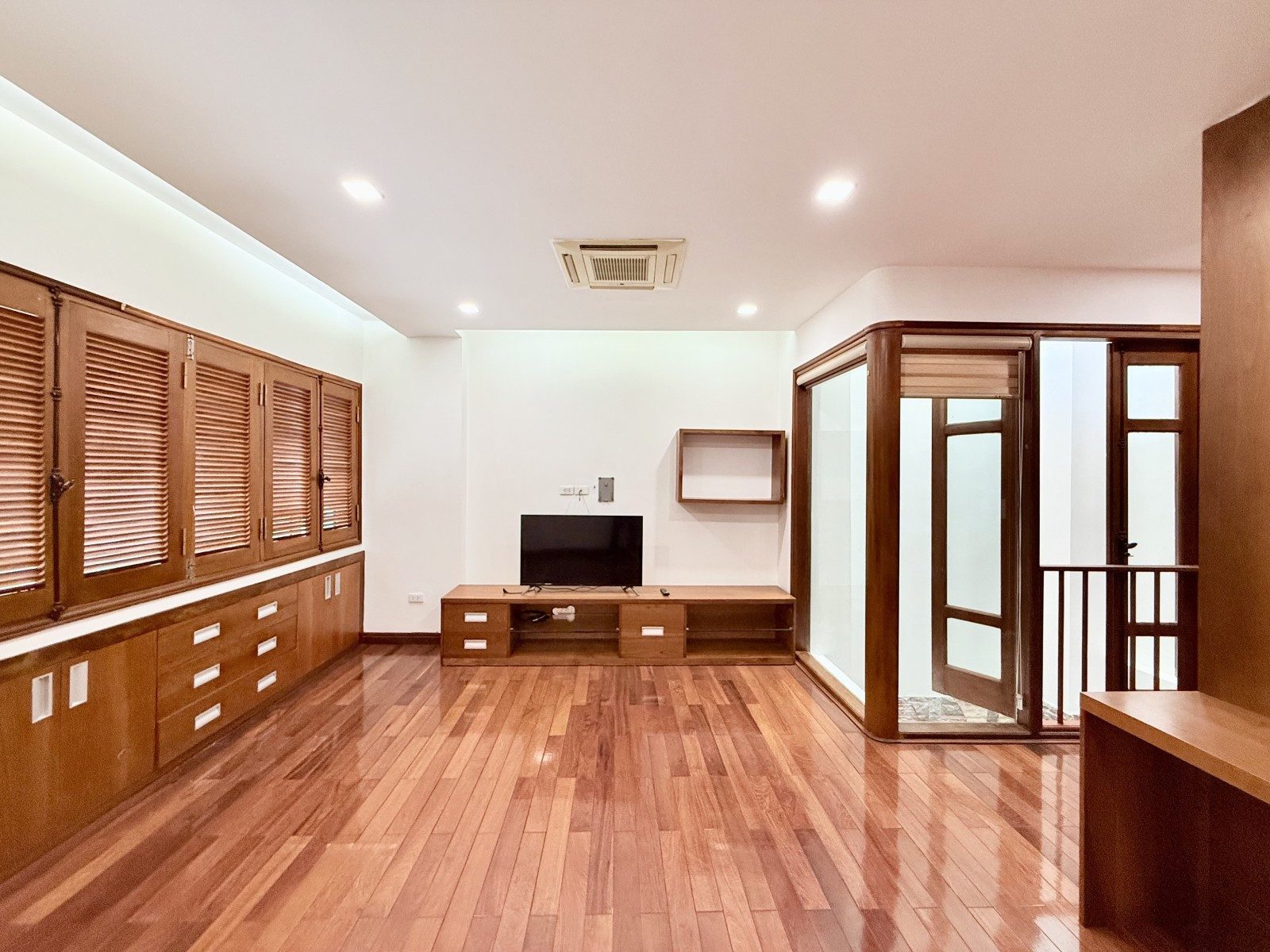 Bán nhà 56/60m² có sẵn 56m² thổ cư ngang 5m giá 36.9 tỷ tại Đường Trần Duy Hưng Phường Yên Hòa