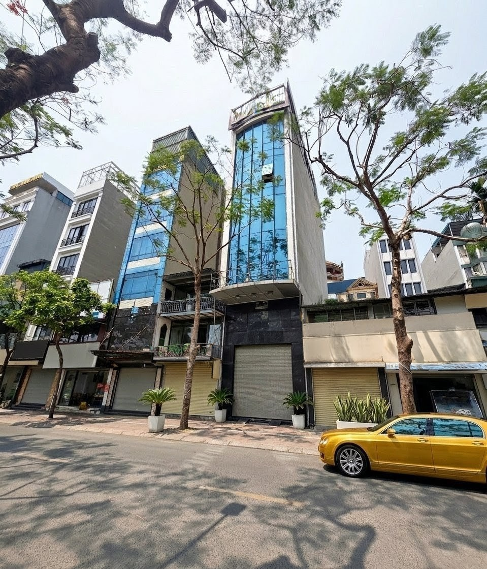 Nhà đẹp mặt phố trục Nguyễn Ngọc Vũ 💥 Vỉa hè rộng ô tô dừng đỗ – 73m2 x 8 tầng thang máy giá đầu tư