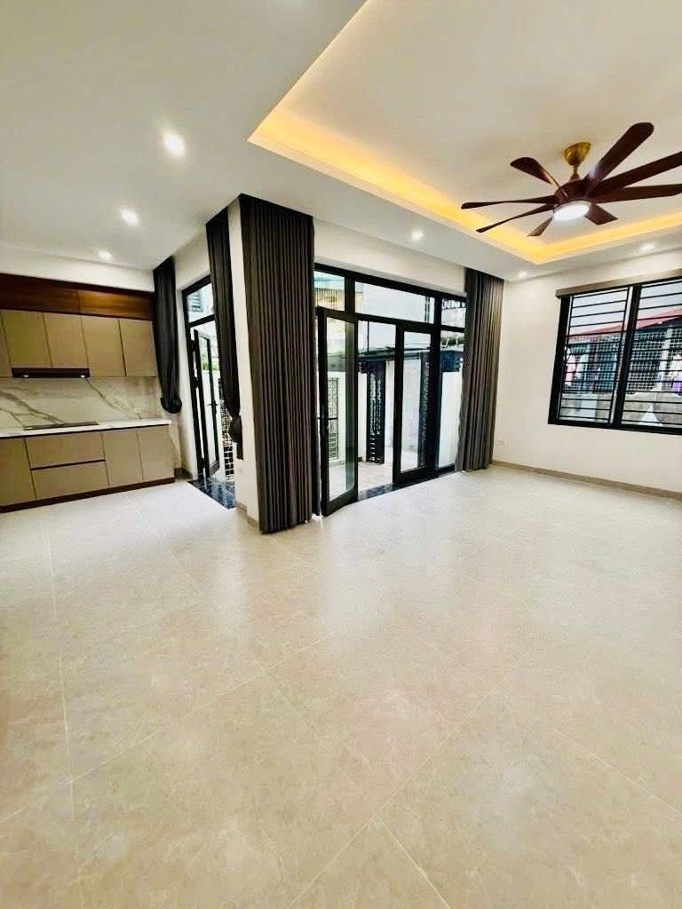 PHỐ TRẦN HOÀ HOÀNG MAI AC CHỦ GIẢM SÂU THA THIẾT CẦN BÁN 40Mx6TẦNG THANG MÁY,MT 6.2M,5M RA OTO TRÁNH. 

👉Trc Nhà Cực Thoáng, Tầm Tiền Khu Vực K Có Căn T2. Vtri Cực Đẹp, Thông Số Lý Tưởng. Full Nội Thất, Gần Các Trường ĐH Lớn Bách-Kinh-Xây,....