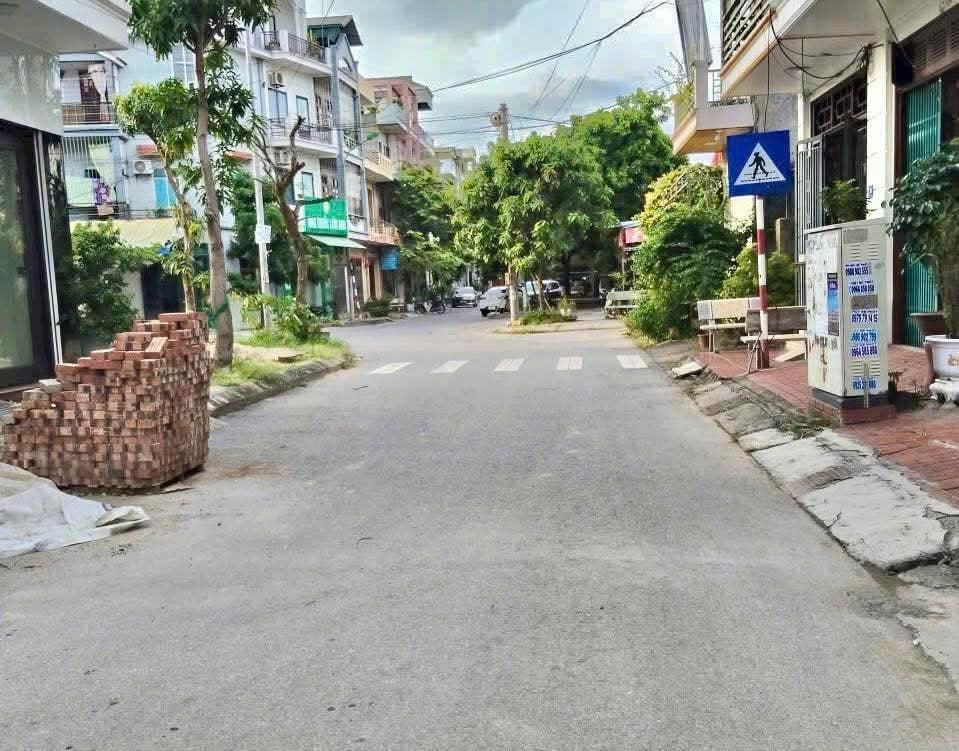 1 lô đất siêu đẹp có đường và vỉa hè rộng rãi, thoải mái đỗ ô tô tại Vạn Phúc Hải Dương