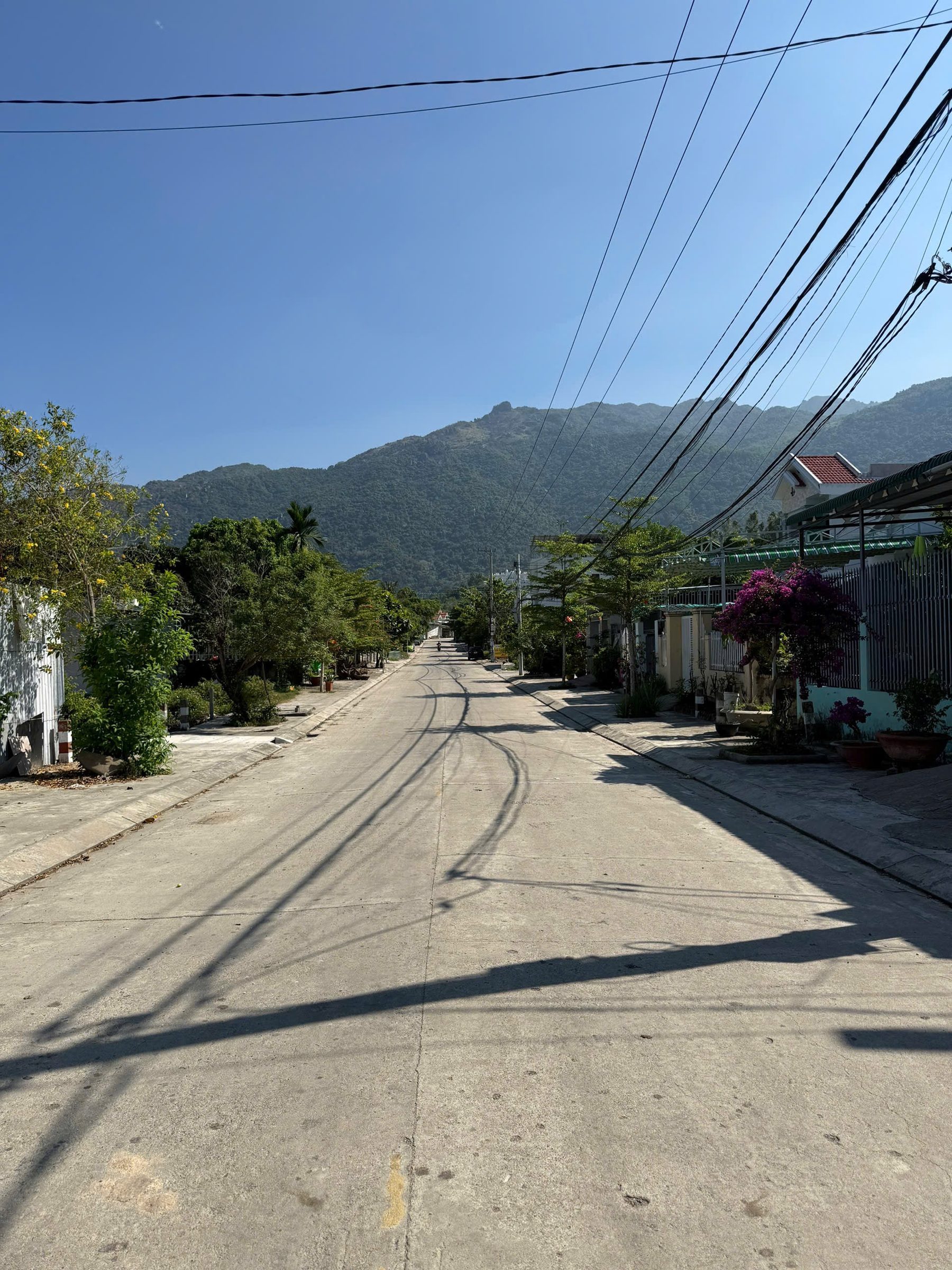 Đất mặt tiền đường Trần Nam Trung - Phước Đồng - Nha Trang 
- Diện tích: 228m( ngang 6m) _ sau QHGT:còn khoảng 150m2
- có 60m2 thổ cư
- hướng Tây
- Trần Nam Trung rộng 13m

💰giá: 3.2ty