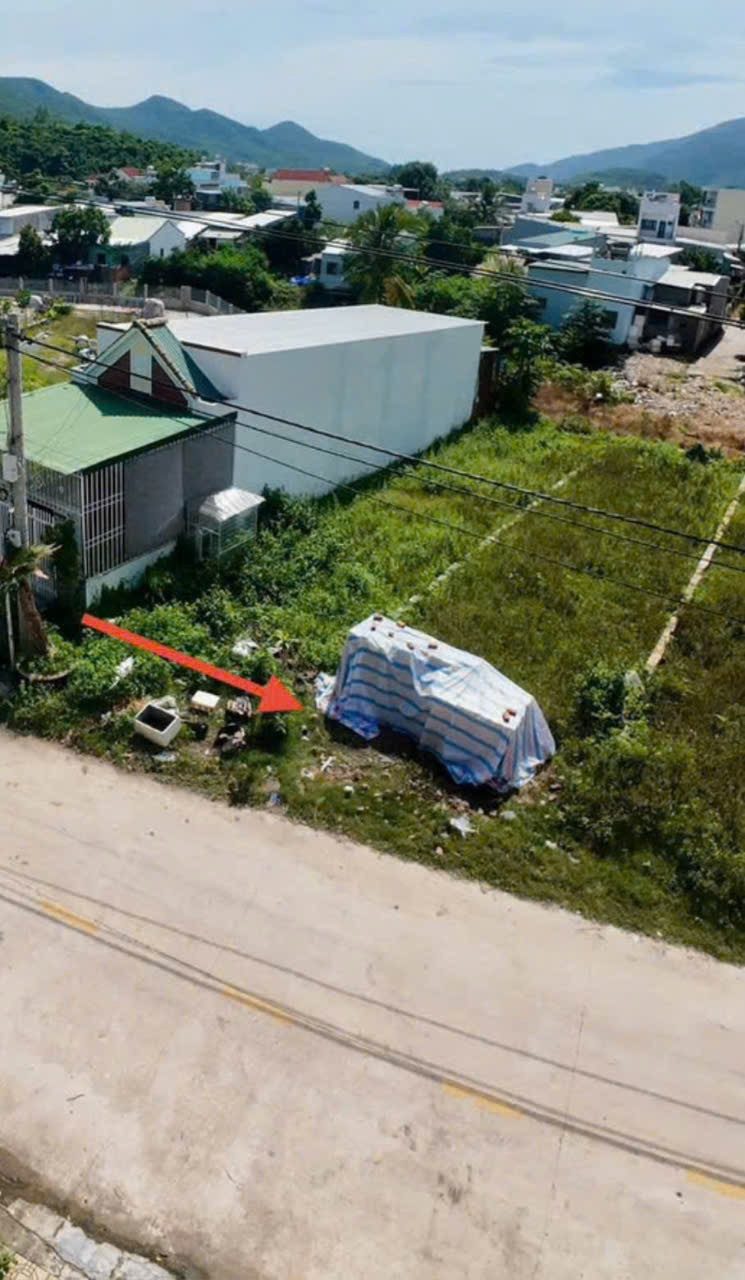 BÁN ĐẤT MẶT TIỀN TRẦN NAM TRUNG, PHƯỚC ĐỒNG
 • Diện tích: 127,2m² – ngang 5,1m, đất ở đô thị
 • Hướng Tây Bắc
 • Đường 13m, QH 23m – kinh doanh tốt
 • Cách ngã 3 Phước Đồng 850m, gần trường, khu dân cư
💰 Giá: 3,6