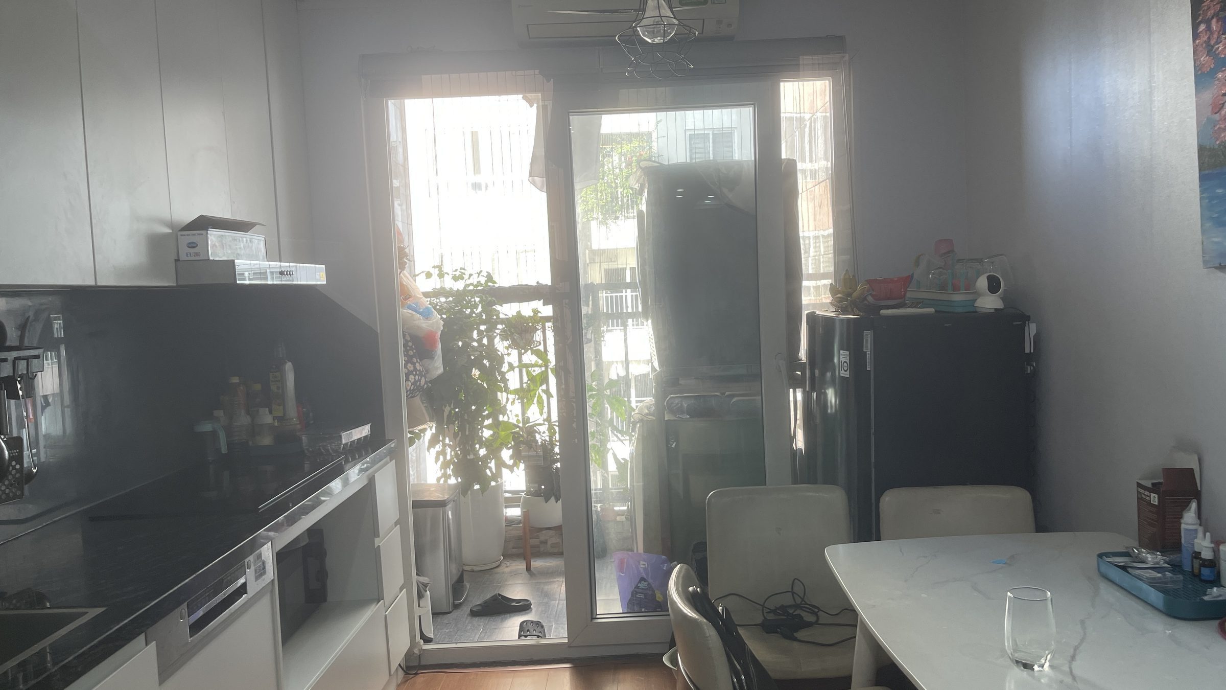 Cho thuê lâu dài căn hộ tòa A chung cư AZSKY, diện tích 78m2, 2pn, 2vs, nội thất full (điều hòa, tivi, tủ lạnh, máy rửa bát, máy sấy…), chỉ cần xách Vali đến và ở. Giá 13,5tr/tháng. Liên hệ 0916984039