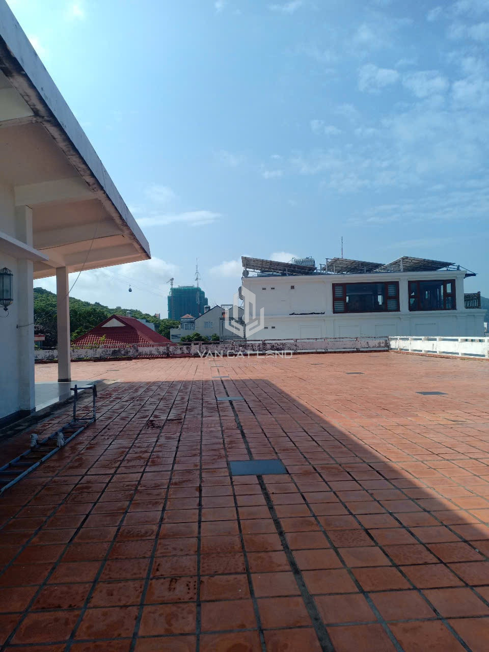 🌅 CHO THUÊ SÂN THƯỢNG VIEW BIỂN TRẦN PHÚ – 1.143M² – GIÁ 50 TRIỆU/THÁNG 🌅