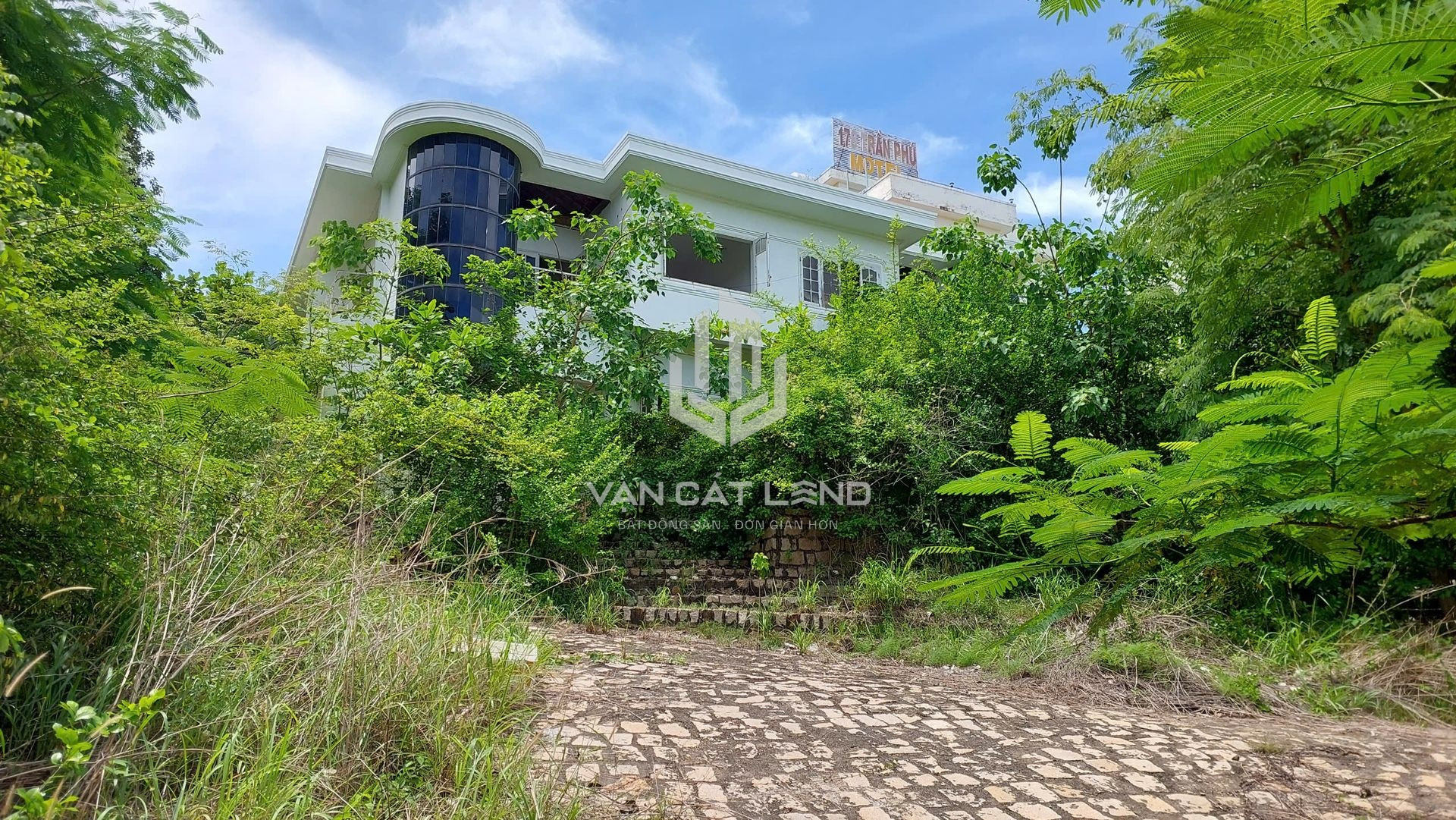 🔥 CHO THUÊ GẦN 5.000M² MẶT TIỀN TRẦN PHÚ – SẴN 8 VILLA – VIEW BIỂN, TỰA NÚI – SIÊU PHẨM KINH DOANH NGHỈ DƯỠNG 🔥
