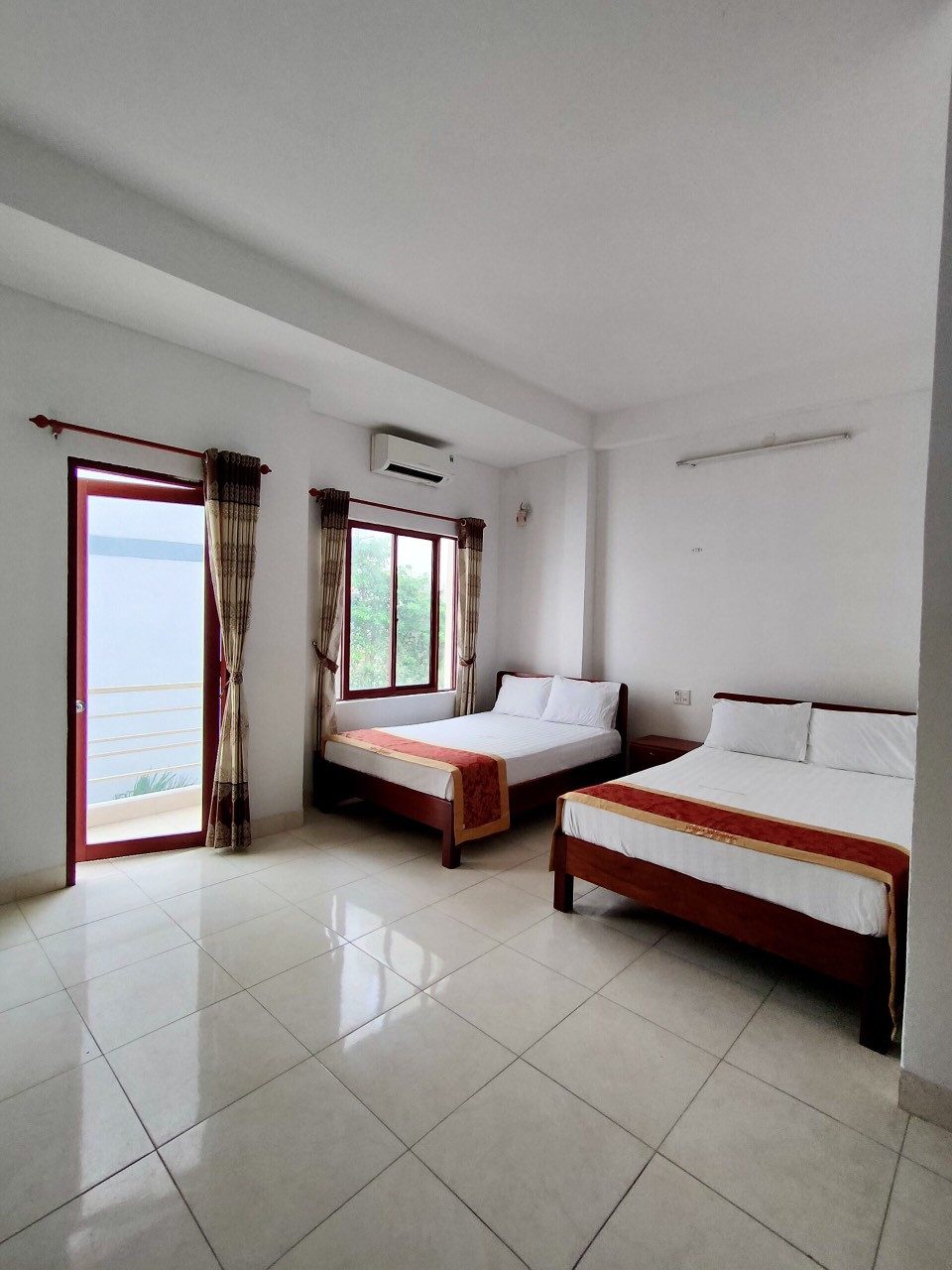 Bán khách sạn hẻm Trần Phú Nha Trang giá tốt