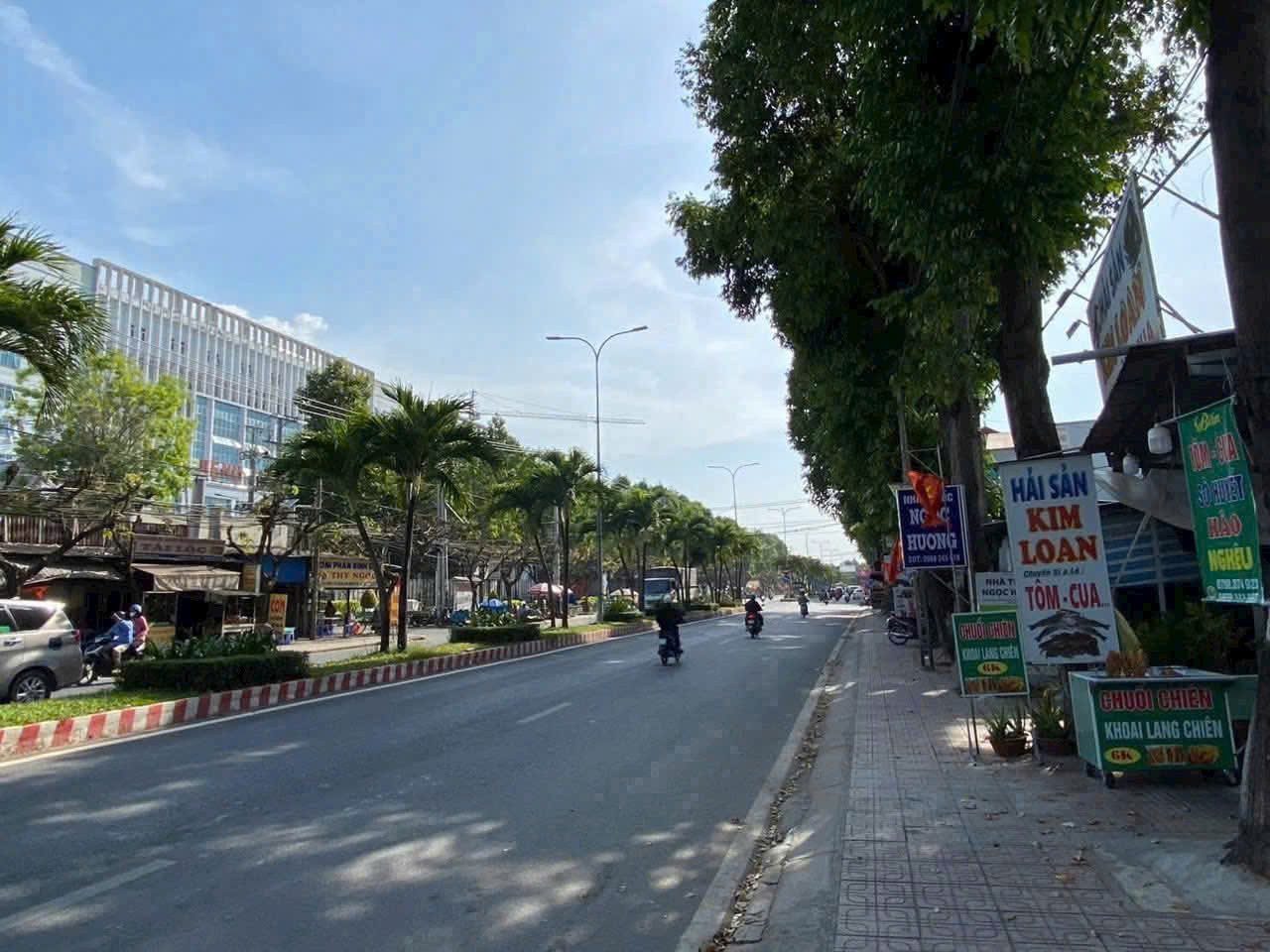 Bán nhà 160m² full thổ cư ngang 6.5m giá 7.3 tỷ tại Đường Trần Phú Phường Phước Hậu
