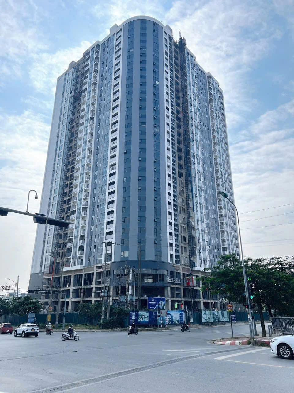 Bán Căn Hộ Chung Cư Grand Sunlake – 92m² – Giá 7,5 Tỷ – Sổ Lâu Dài
 (Số Em: 083,848,9898)