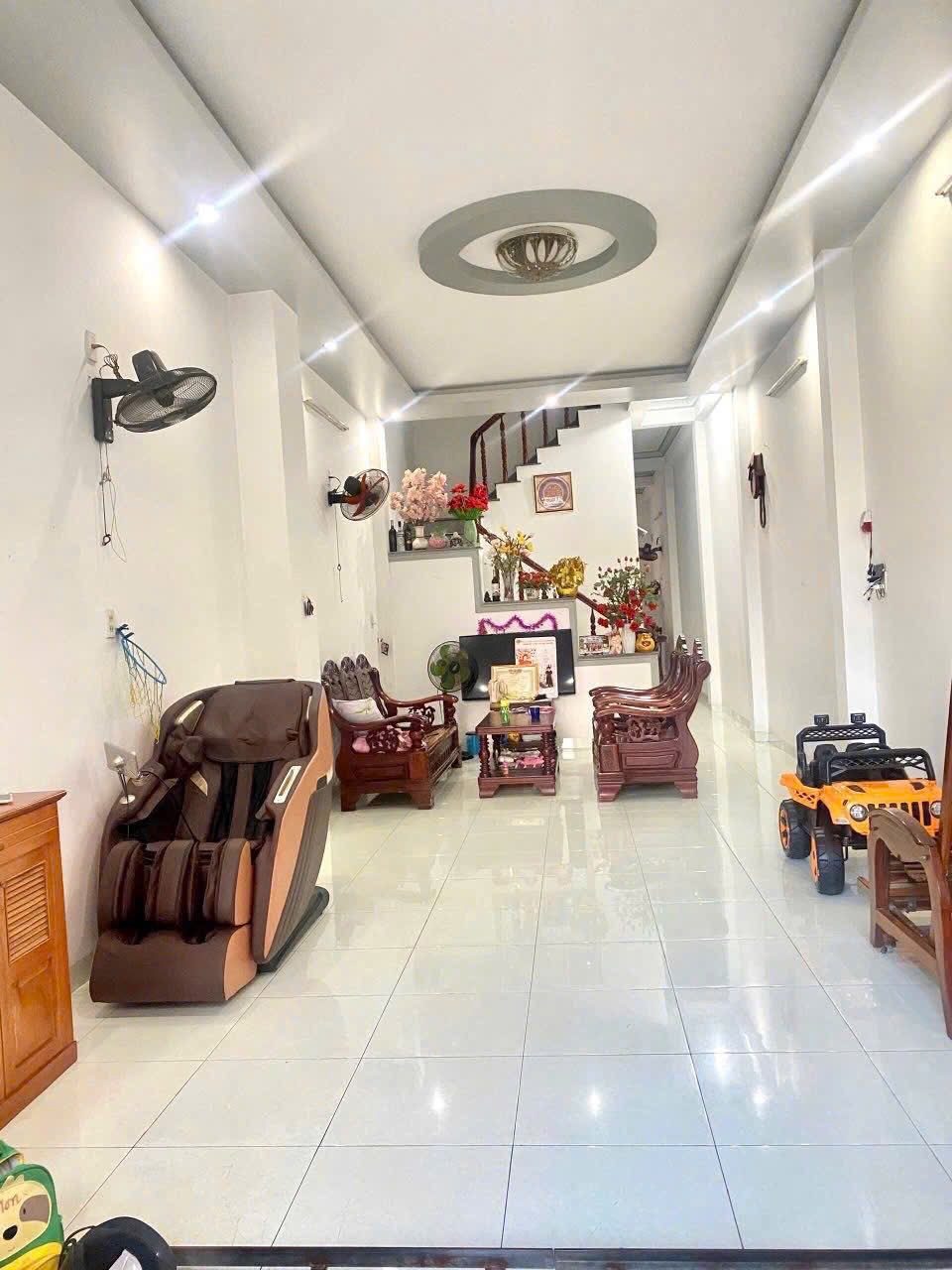 🔥BÁN NHÀ 3 TẦNG – HẺM Ô TÔ ĐƯỜNG TRẦN PHÚ, NHA TRANG
📍 Ngay vòng xoay Hoàng Diệu – cách biển 100m
 • 📐 Diện tích: 84,7m² (ngang 4m)