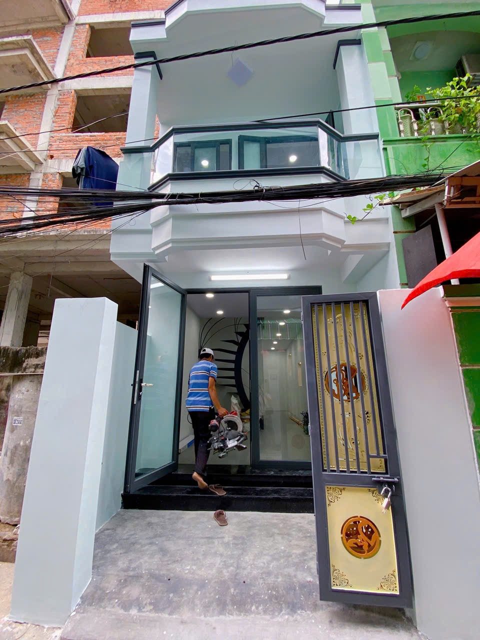 😍 NHÀ 2 TẦNG HẺM TRẦN PHÚ - VĨNH NGUYÊN - PHƯỜNG NHA TRANG - CHỈ 2 tỷ 950tr 

👉 Cách đường Trần Phú chỉ 30m, 
       gần Vinpearl --- gần Viện Hải Dương Học, 
       cách chợ chỉ vài bước chân tiện ích dân sinh đầy đủ. 

- DT: 32,2m2 ngang 3m. DT sà