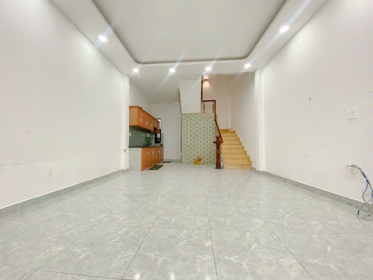 Nhà bán gấp, Mặt tiền Trần Thủ Độ, Q. Tân Phú, 50m2, 5,6 tỷ. Giá cảm xúc, ko còn lý trí nữa rồi