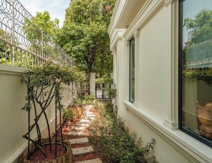 🏡 🎯 69.X TỶ.BÁN NHÀ HOÀNG MAI.BIỆT THỰ VƯỜN HOÀNG LIỆT - HÀ NỘI 280M2 x 4 TẦNG, CÓ BỂ BƠI 🚣 RIÊNG.FULL NỘI THẤT CAO CẤP CHÂU ÂU.MÀU TRẮNG SANG TRỌNG.