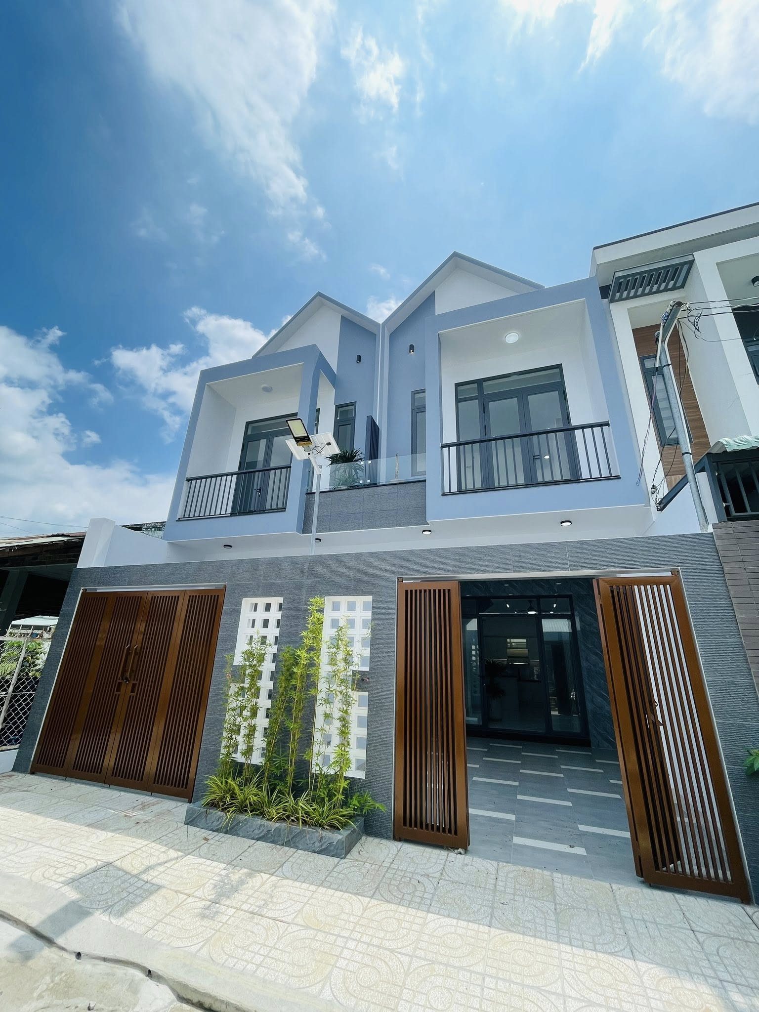 Nhà lầu mới xây dựng khu dân cư cầu lông Hải Yến đường xe 16 chỗ, Trung An, Mỹ Tho, Tiền Giang