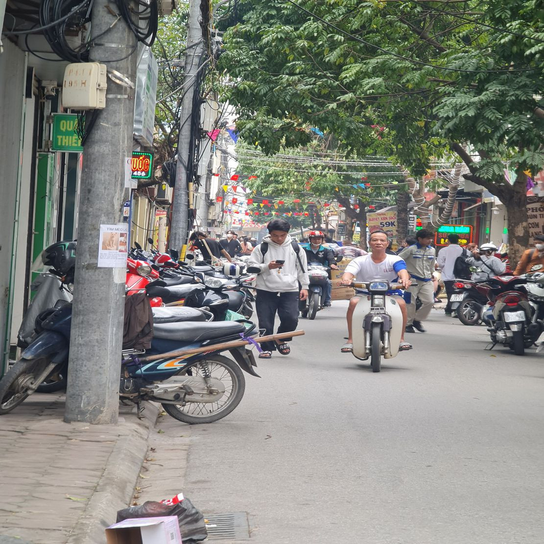 Bán nhà hàng kinh doanh tại Trâu Quỳ, Gia Lâm. 70m2, 2 tầng, mt 7m nhỉnh 12 tỷ. Lh 0989894845