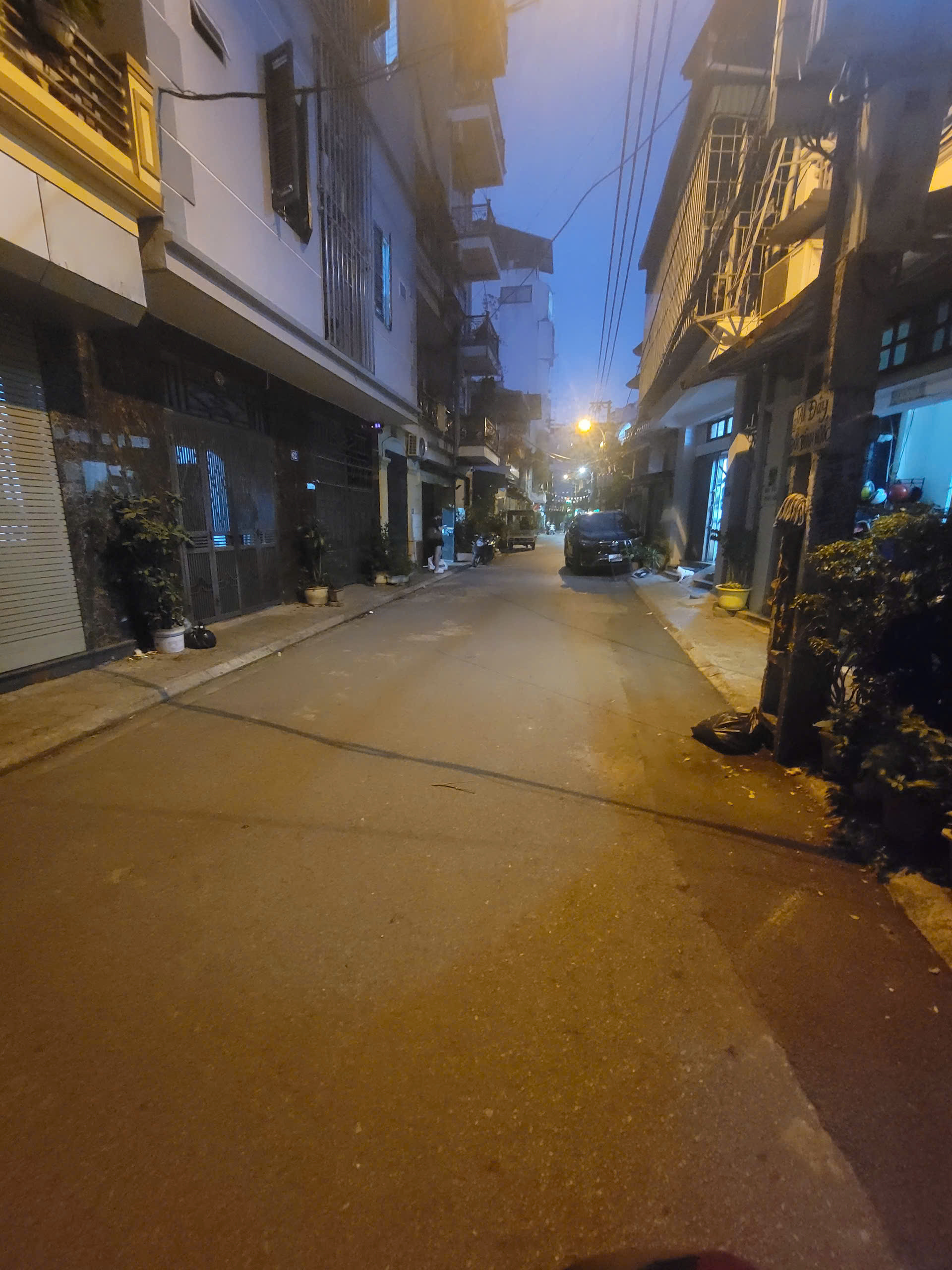 HÓT NGAY TRUNG TÂM TRÂU QUỲ  –BÁN LÔ ĐẤT TẶNG NGAY  NHÀ 4 TẦNG - NGÕ THÔNG OTO TRÁNH – CỰC HIẾM