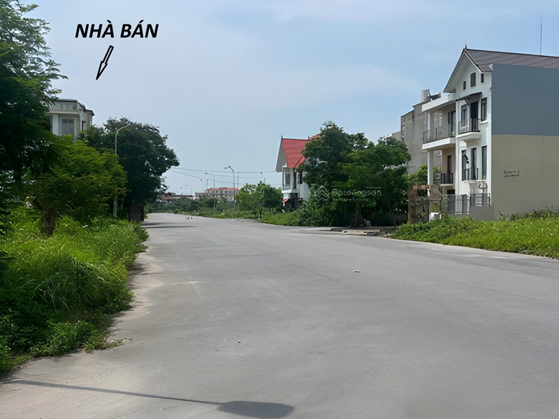 BÁN NHÀ THỊ TRẤN QUẤT LÂM, MẶT ĐƯỜNG CHÍNH TỚI BIỂN, VỈA HÈ 3M, KD SÂM UẤT, PHÙ HỢP ĐẦU TƯ KS, NN