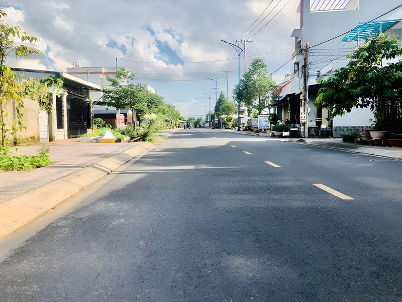 BÁN NHÀ THỊ TRẤN QUẤT LÂM, MẶT ĐƯỜNG CHÍNH TỚI BIỂN, VỈA HÈ 3M, KD SÂM UẤT, PHÙ HỢP ĐẦU TƯ KS, NN