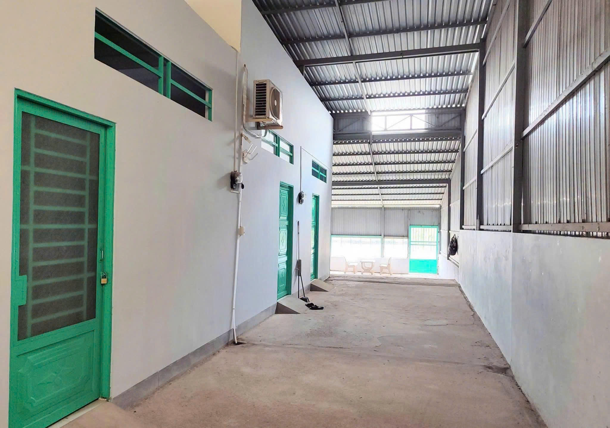 Cần tiền bán gấp dãy trọ nằm lọt hẻm Trịnh Thị Miếng, xã Thưới Tam Thôn Sổ hồng 
Giá bán 1 tỷ 150