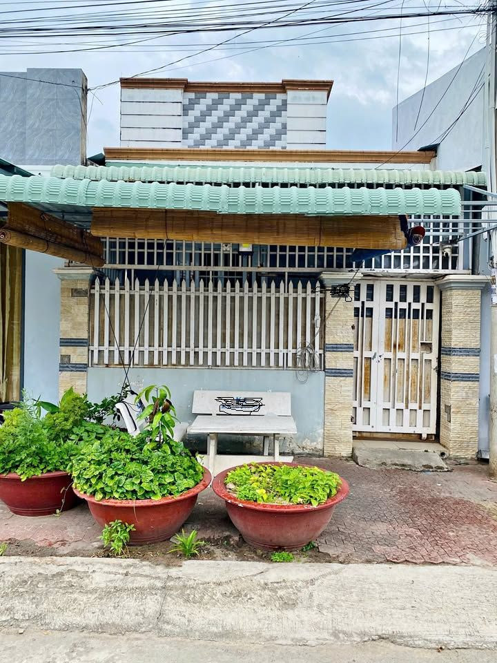 Hạ giá ! Bán gấp căn nhà cấp 4 ở gần chợ Thới Tứ - Hóc Môn * DT:80m2 SHR giá chốt 1 tỉ 250