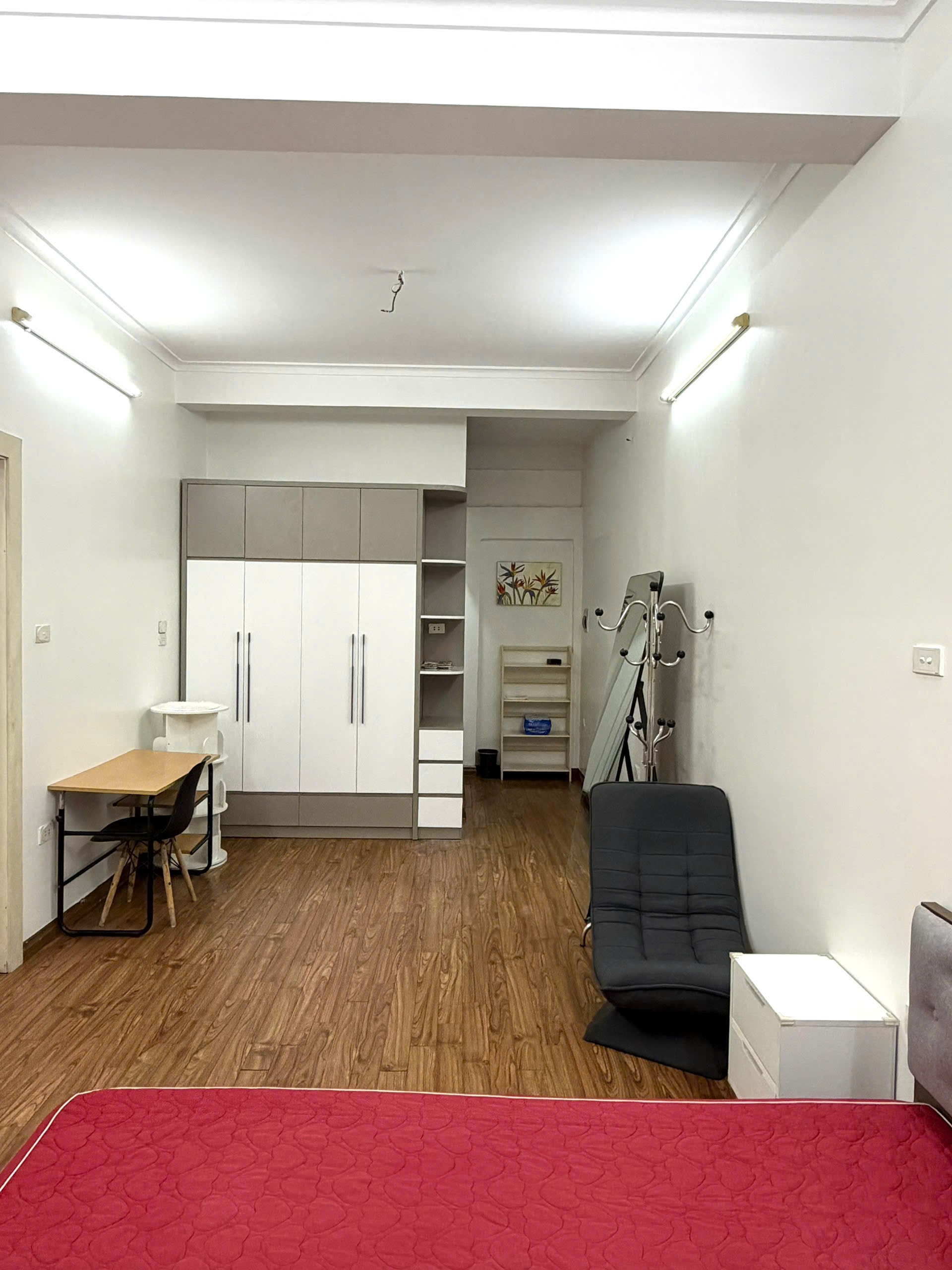 Cho Thuê Chung Cư 70M² 1 Ngủ 1 Khách - Full Nội Thất - Phố Nguyên Hồng - Đống Đa - Giá Thuê 11tr