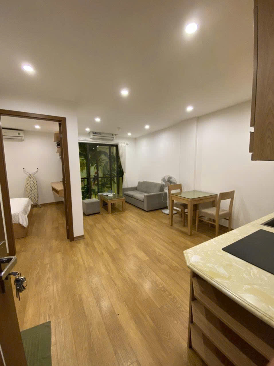 Cho thuê Căn hộ dịch vụ 1 ngủ 60m² tại Đường Trúc Lạc có ban công