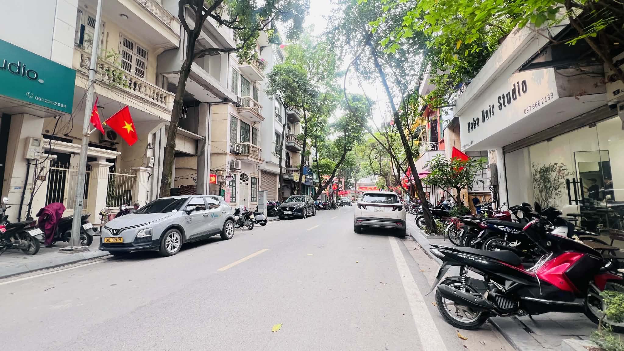 MẶT PHỐ TRUNG HOÀ, CẦU GIẤY 120m - MT 6.7m - XÂY TÒA VP 8 TẦNG CÓ HẦM - ĐỖ XE THOẢI MÁI
