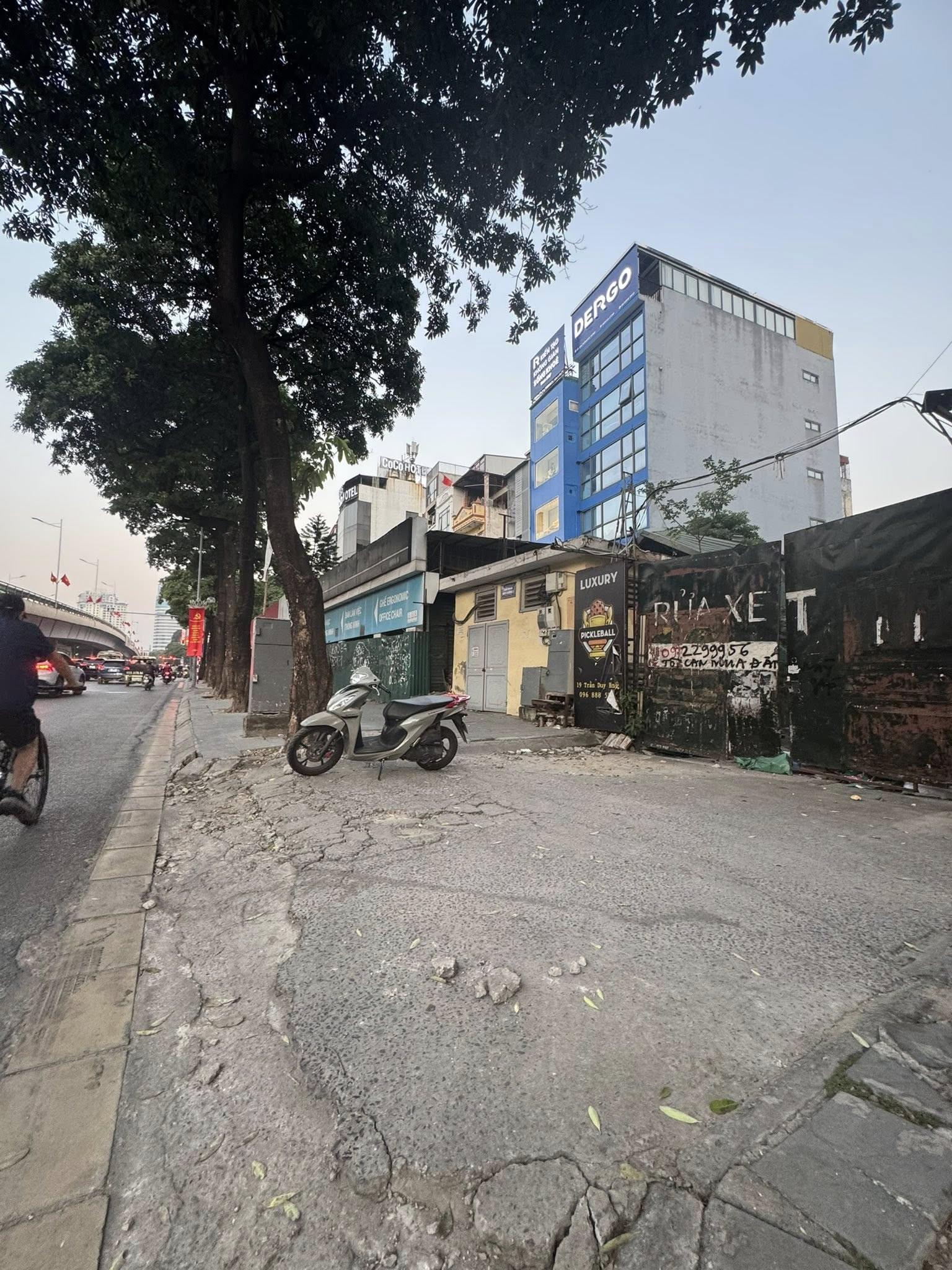 BÁN MẢNH ĐẤT MẶT PHỐ TRẦN DUY HƯNG. 946M2. MT 10M. PHÙ HỢP XÂY TÒA NHÀ VP CAO TẦNG.