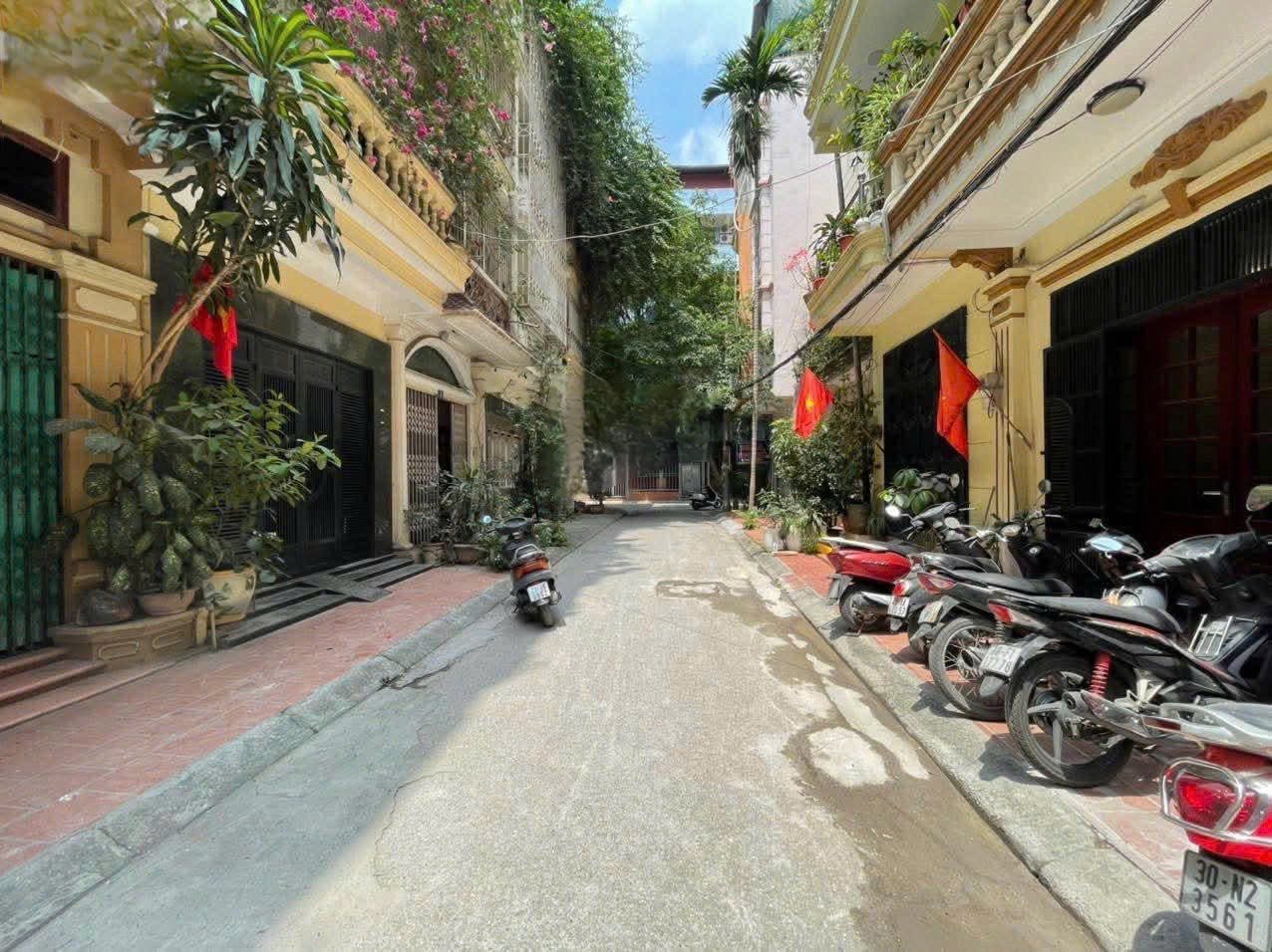 Cho thuê nhà ngõ phân lô tại TRUNG KÍNH, Mạc Thái Tông. 25 triệu/ tháng. Cho thuê: Văn Phòng, Spa, KD Onl, Studio