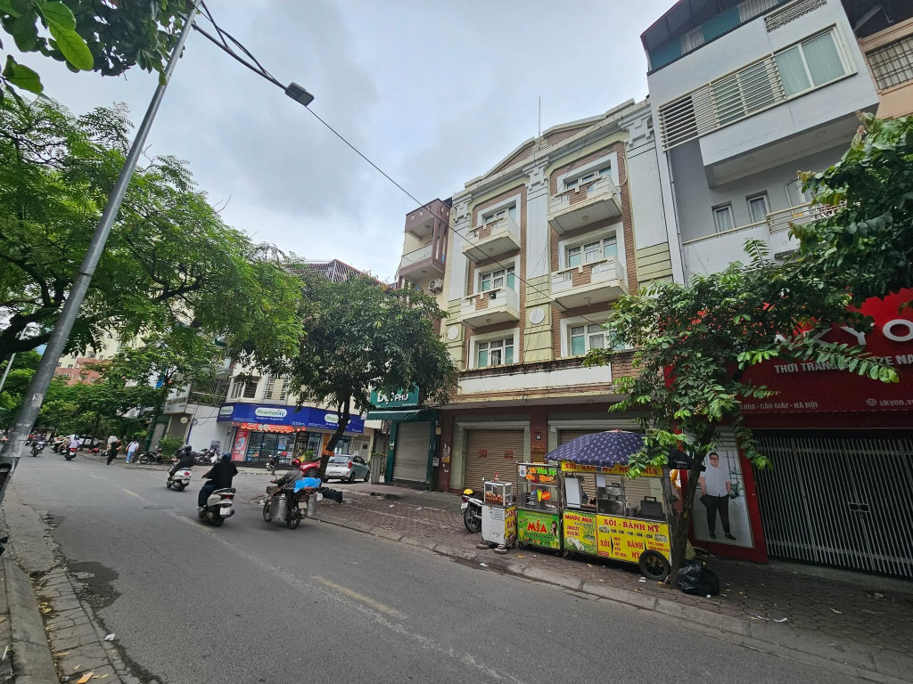 BÁN TÒA NHÀ MẶT PHỐ TRUNG KÍNH. KINH DOANH. 88M2 XÂY 5 TẦNG.