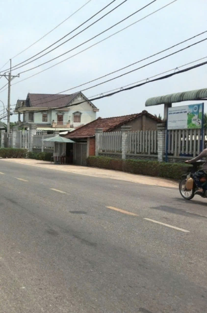 Bán nhà Mt đường Trung Lập giá tốt 
Có 300m thổ cư