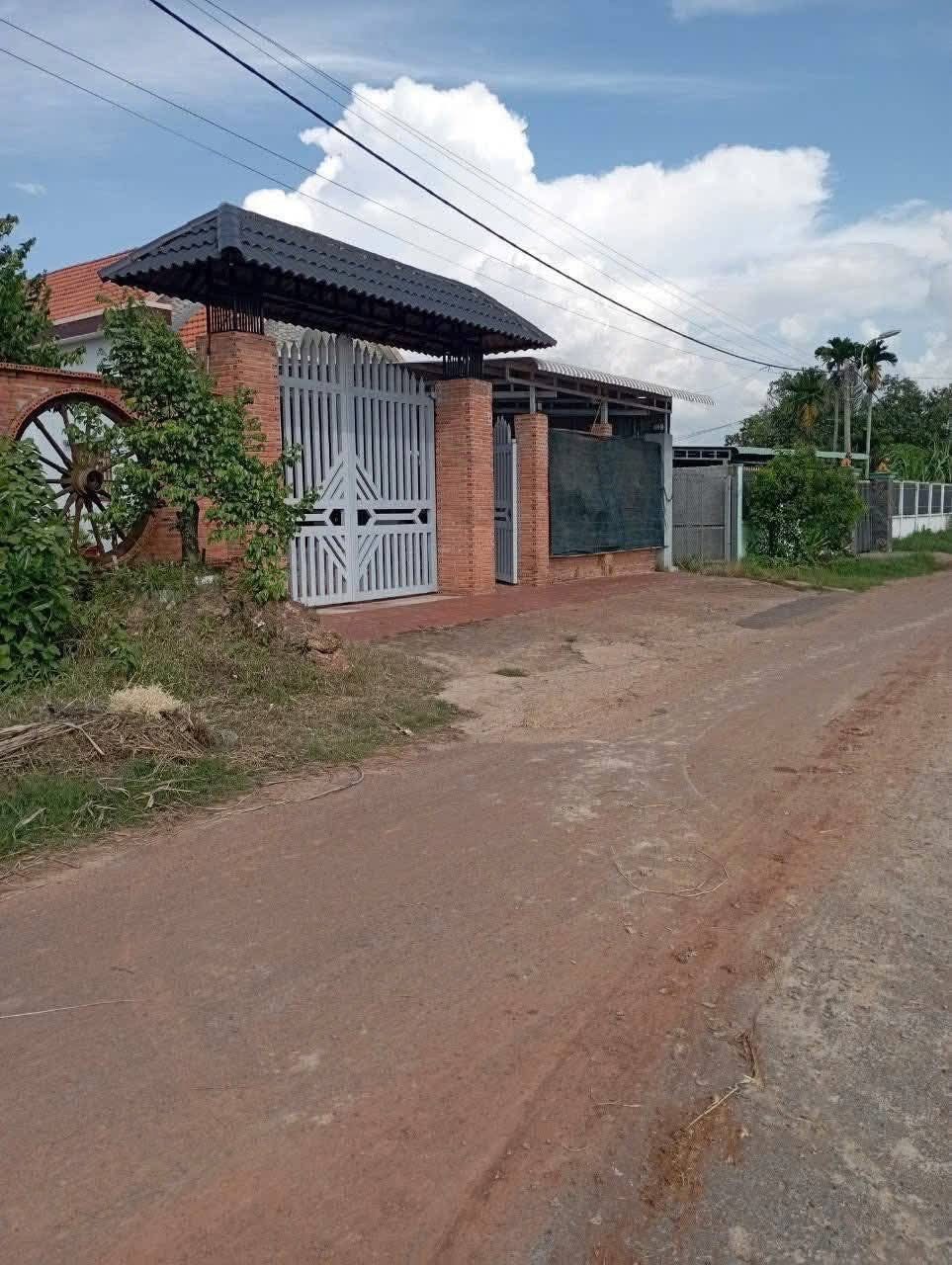 Bán đất thổ cư góc 2MT nhựa xã Trung Lập Hạ Củ Chi TPHCM, DT: 9x41m.