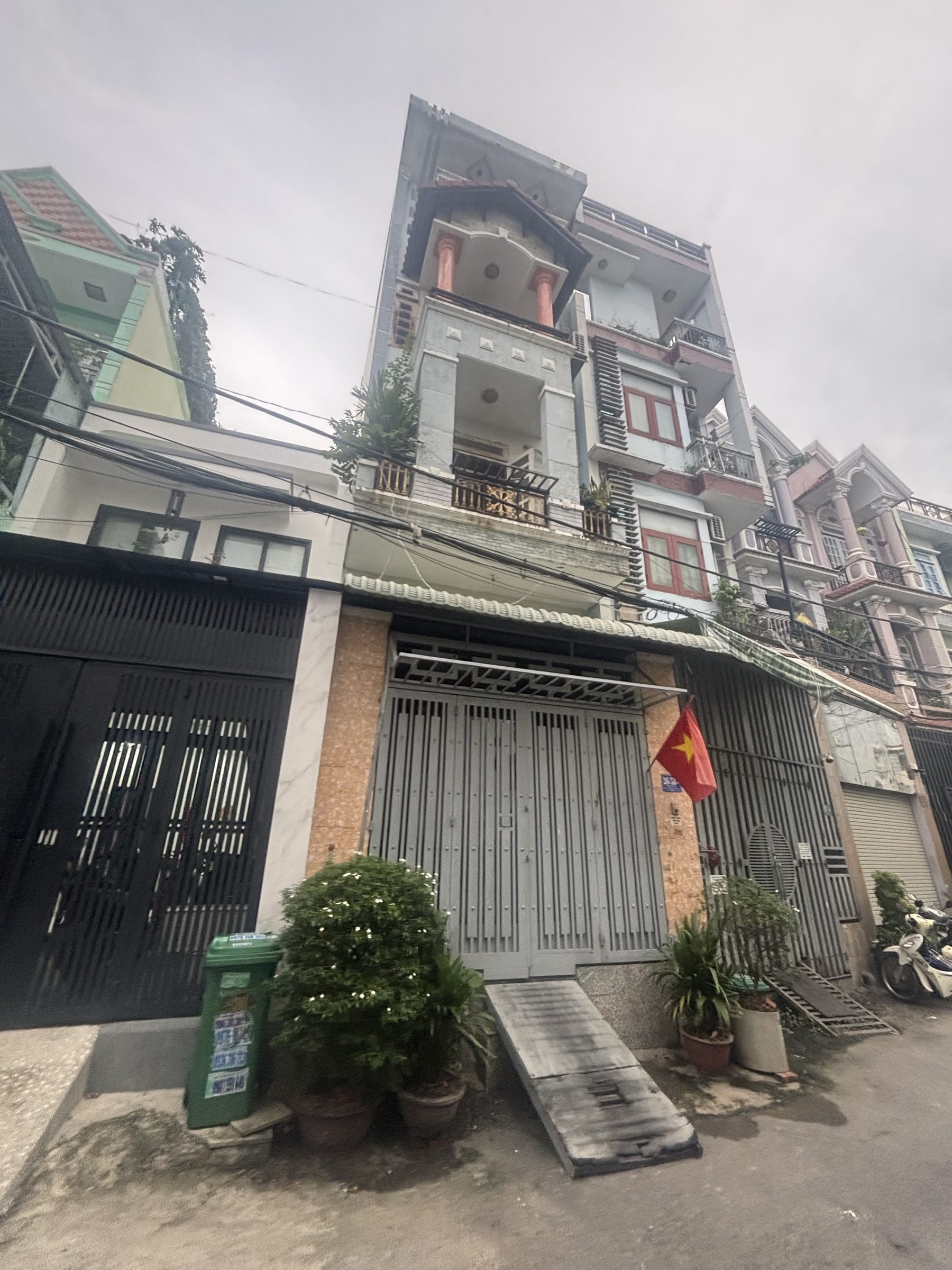 NHÀ ĐẸP TRUNG MỸ TÂY NHÀ 5 TẦNG KIÊN CỐ CHỈ 6x củ tỏi