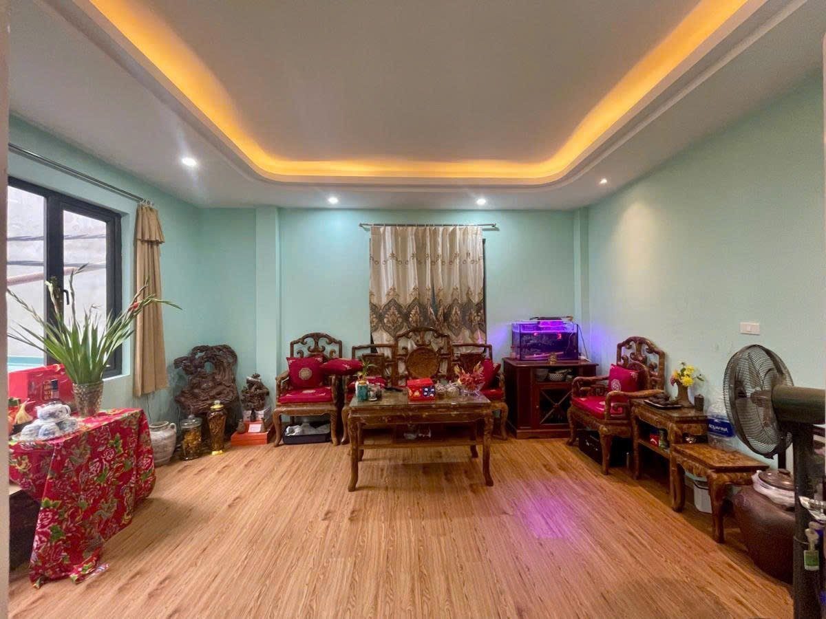 Chính chủ cần bán căn 5 tầng lô góc 2 mặt ngõ. Chỉ 10m ra MP Trung Phụng. Trước  nhà 3m. Vài bước ra Phố Xã Đàn. TT Đống Đa