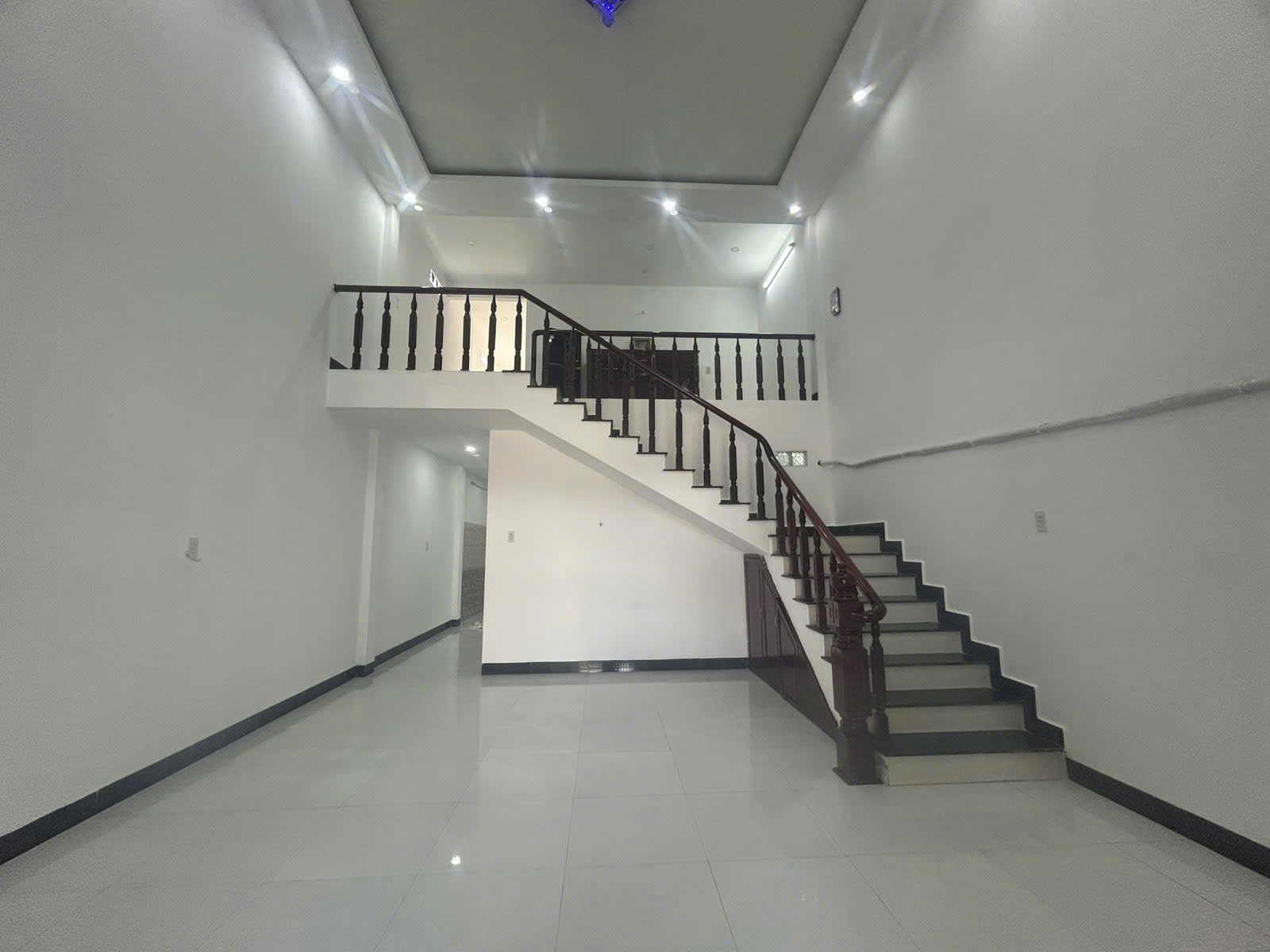 NHÀ MẶT TIỀN ĐƯỜNG TRUNG TÂM XÃ VĨNH THẠNH RỘNG 10M , KINH DOANH THUẬN LỢI, GẦN TRƯỜNG HOC
