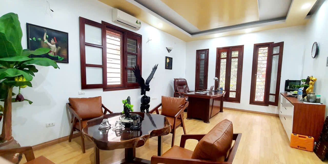 Cho thuê BT ĐƠN LẬP SÂN VƯỜN Trung Yên, Cầu Giấy 200M x 4 tầng giá 80 triệu