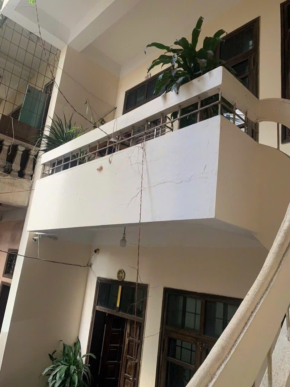 Cho thuê nhà ngõ 1 Trường Chinh, Hà Nội (cách mặt đường 20m)
Diện tích ; 65m² x 4 tầng + 1 tum 25tr/1tháng