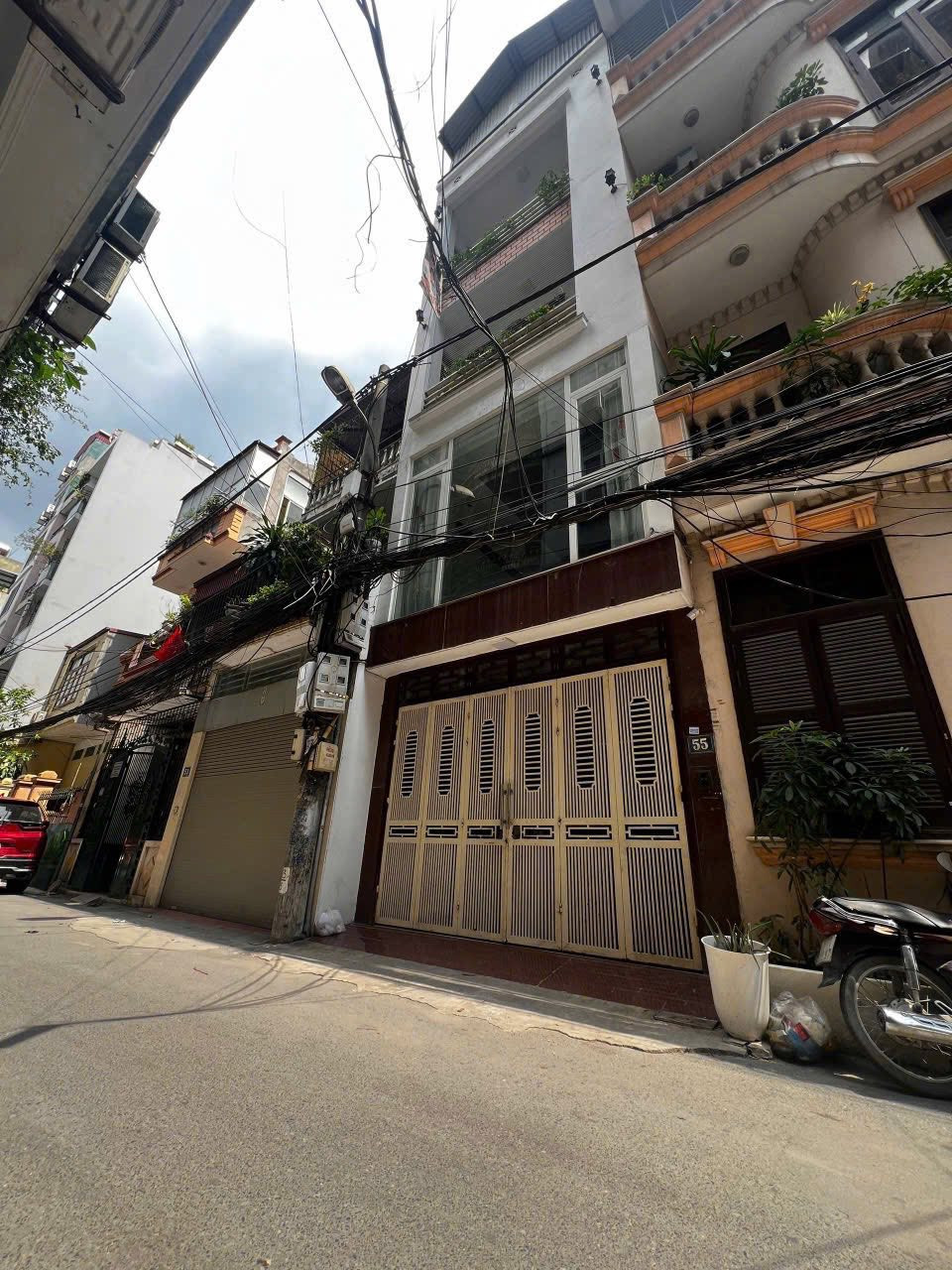 BÁN NHÀ ĐƯỜNG TRƯỜNG CHINH. GARA Ô TÔ. 68M2 - 6 TẦNG. THANG MÁY.
