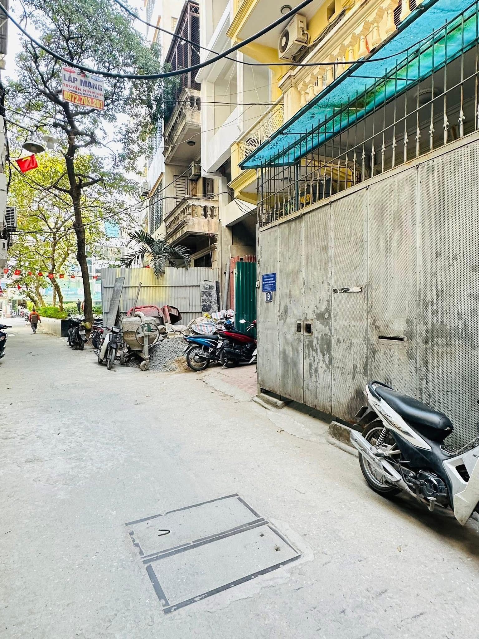 BÁN NHÀ ĐƯỜNG TRƯỜNG CHINH. 6 TẦNG. THANG MÁY. GARA Ô TÔ.