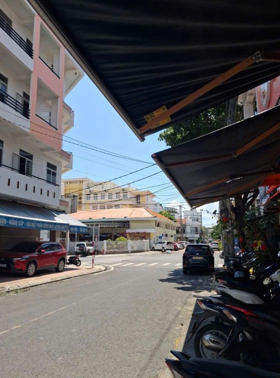 BÁN NHÀ MẶT TIỀN ĐƯỜNG TRƯƠNG ĐỊNH, TTTP NHA TRANG. KHU VỰC KINH DOANH SẦM UẤT, ĐÔNG VUI. LH 0935964828 - E Hiền