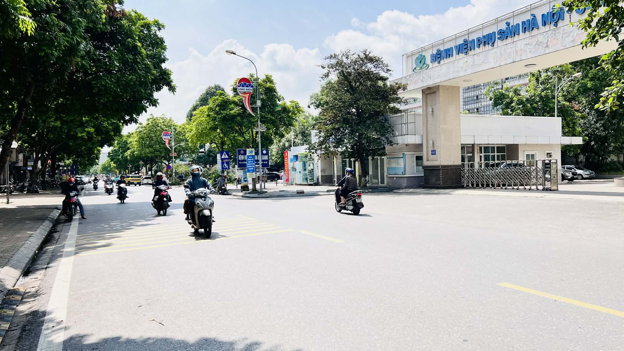 bán nhà Việt Hưng, 5 tầng, ngõ thông, ôtô vào nhà