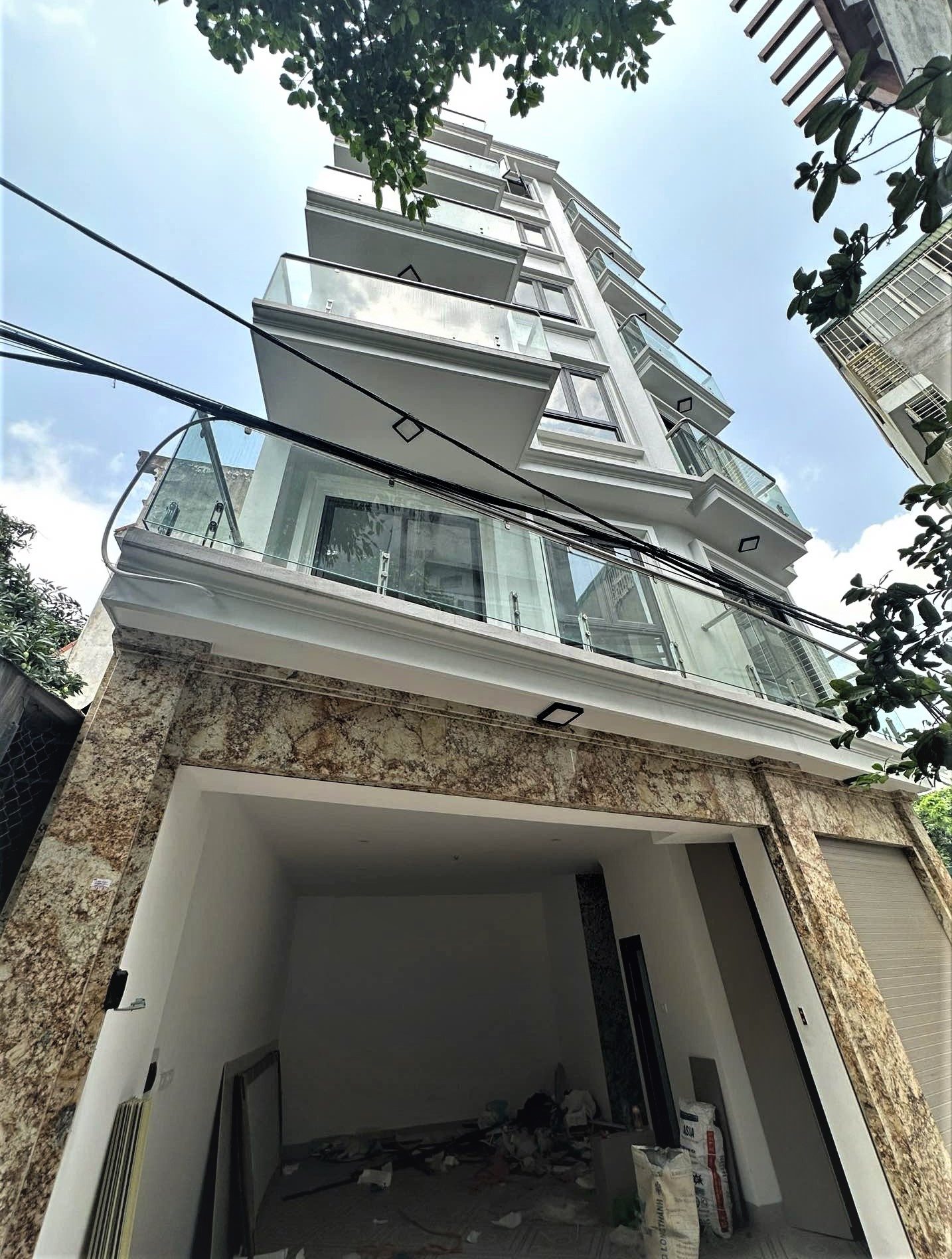BÁN NHÀ TRƯỜNG LÂM, LB - FULL NỘI THẤT - GARA Ô TÔ - THANG MÁY - KINH DOANH ĐỈNH