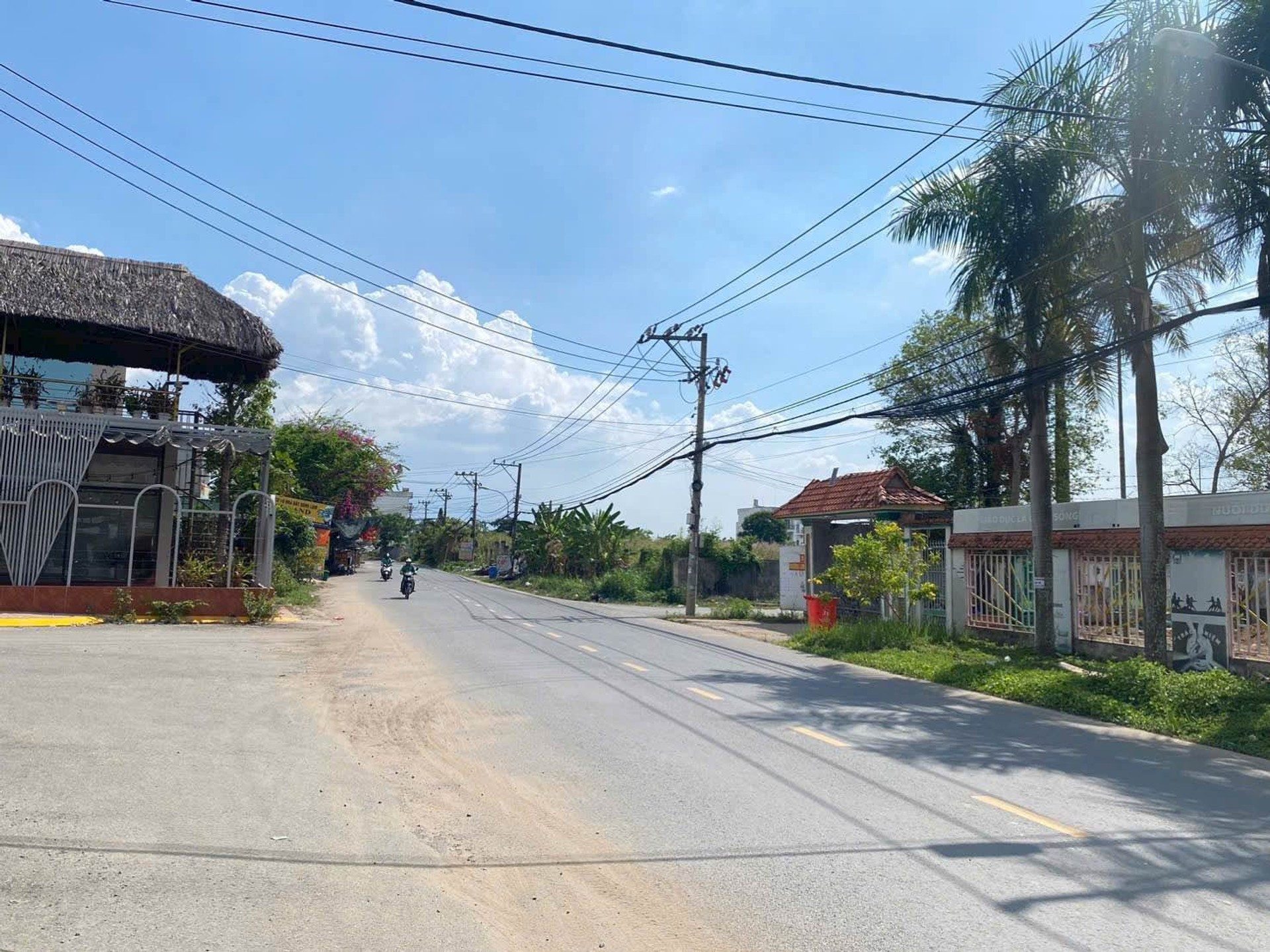 Lô đất đẹp 93m2 ngang 5m tại Trường Lưu, Long Trường, Quận 9 chỉ 5.x tỷ